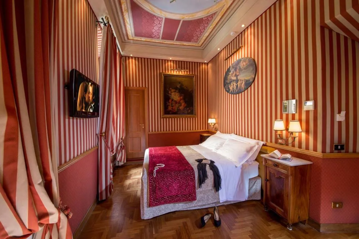 Bed in The Inn at the Spanish Steps Luxury Collection - The Inn at the Spanish Steps