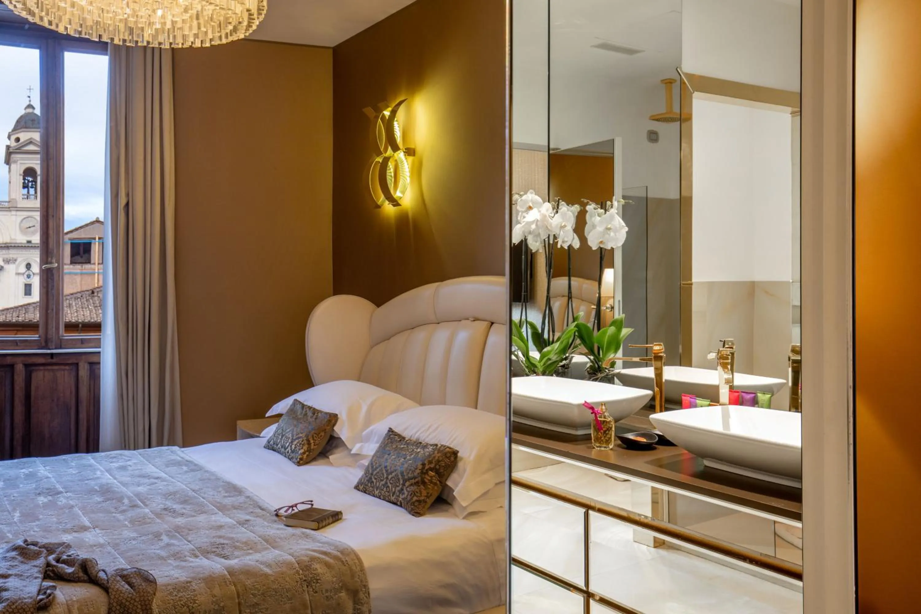 Bed in The Inn at the Spanish Steps Luxury Collection - The Inn at the Spanish Steps