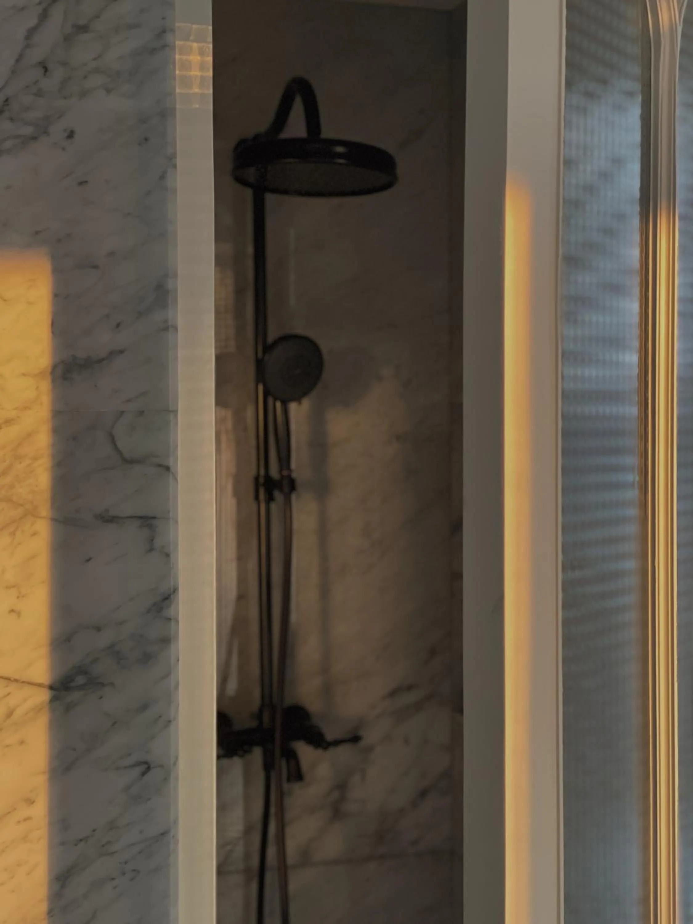 Shower in Hotel Verdigris