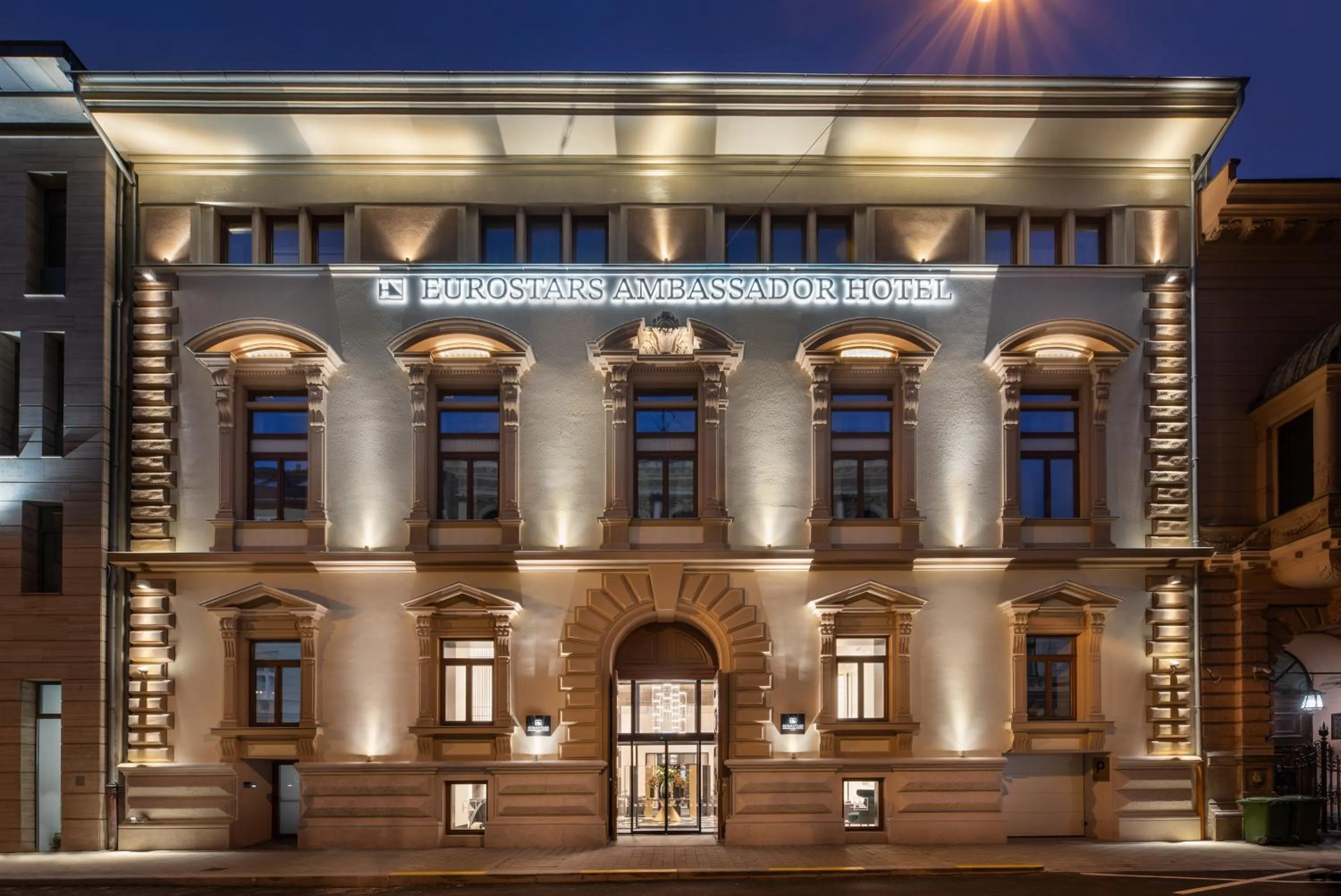 Property building in Eurostars Ambassador