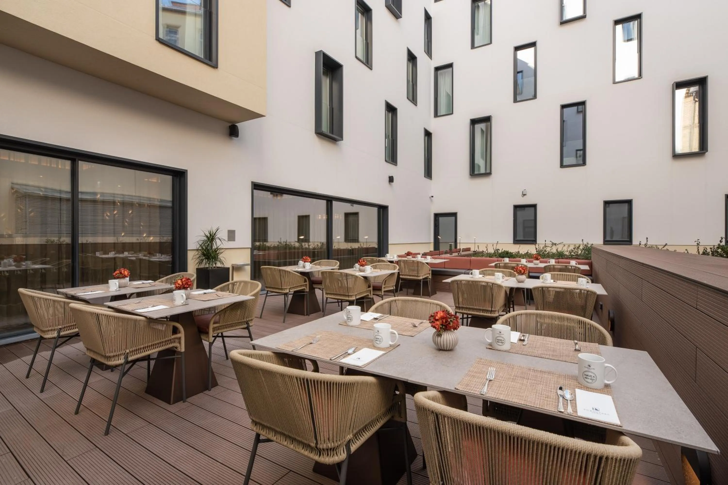 Restaurant/places to eat in Eurostars Ambassador