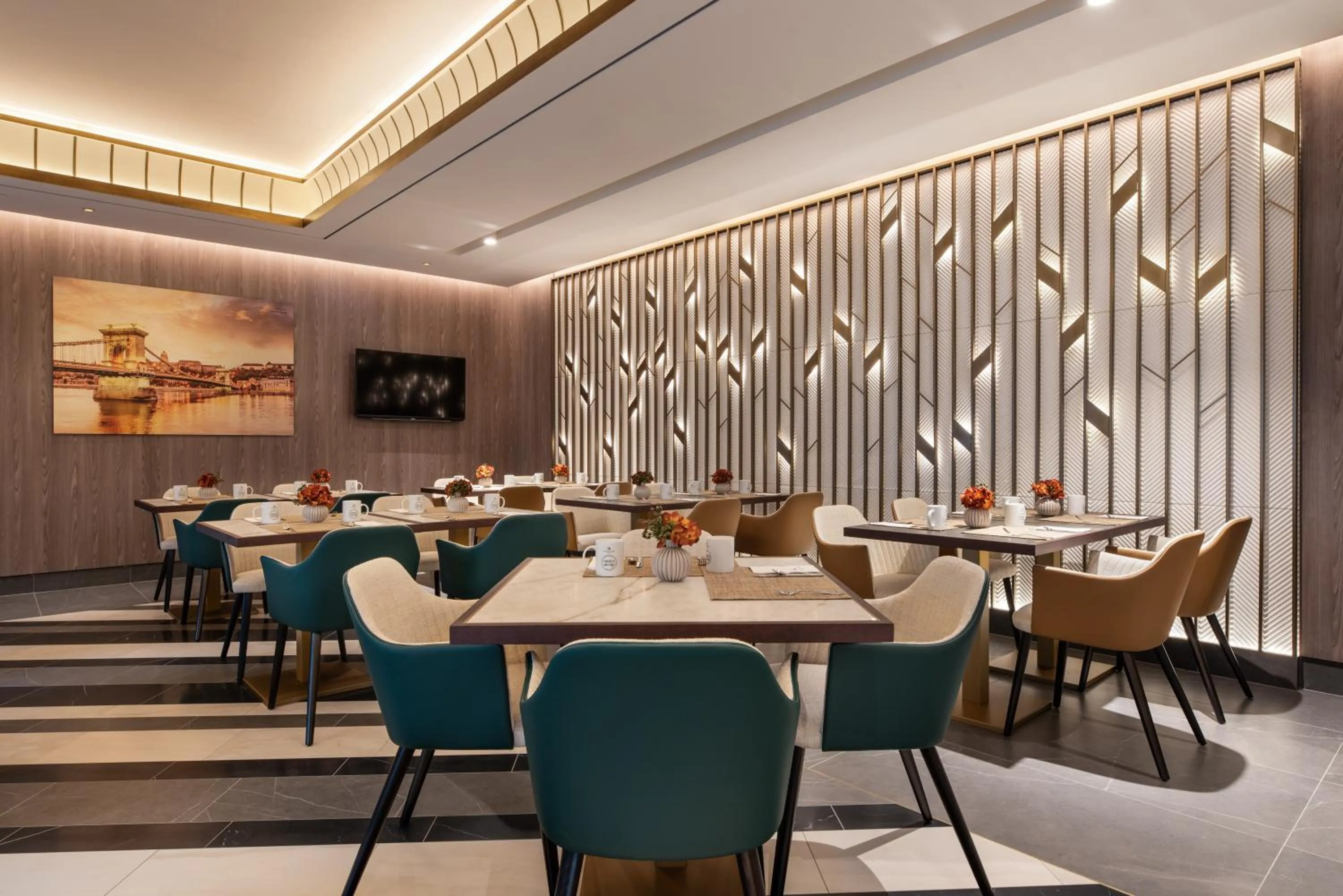 Restaurant/places to eat in Eurostars Ambassador