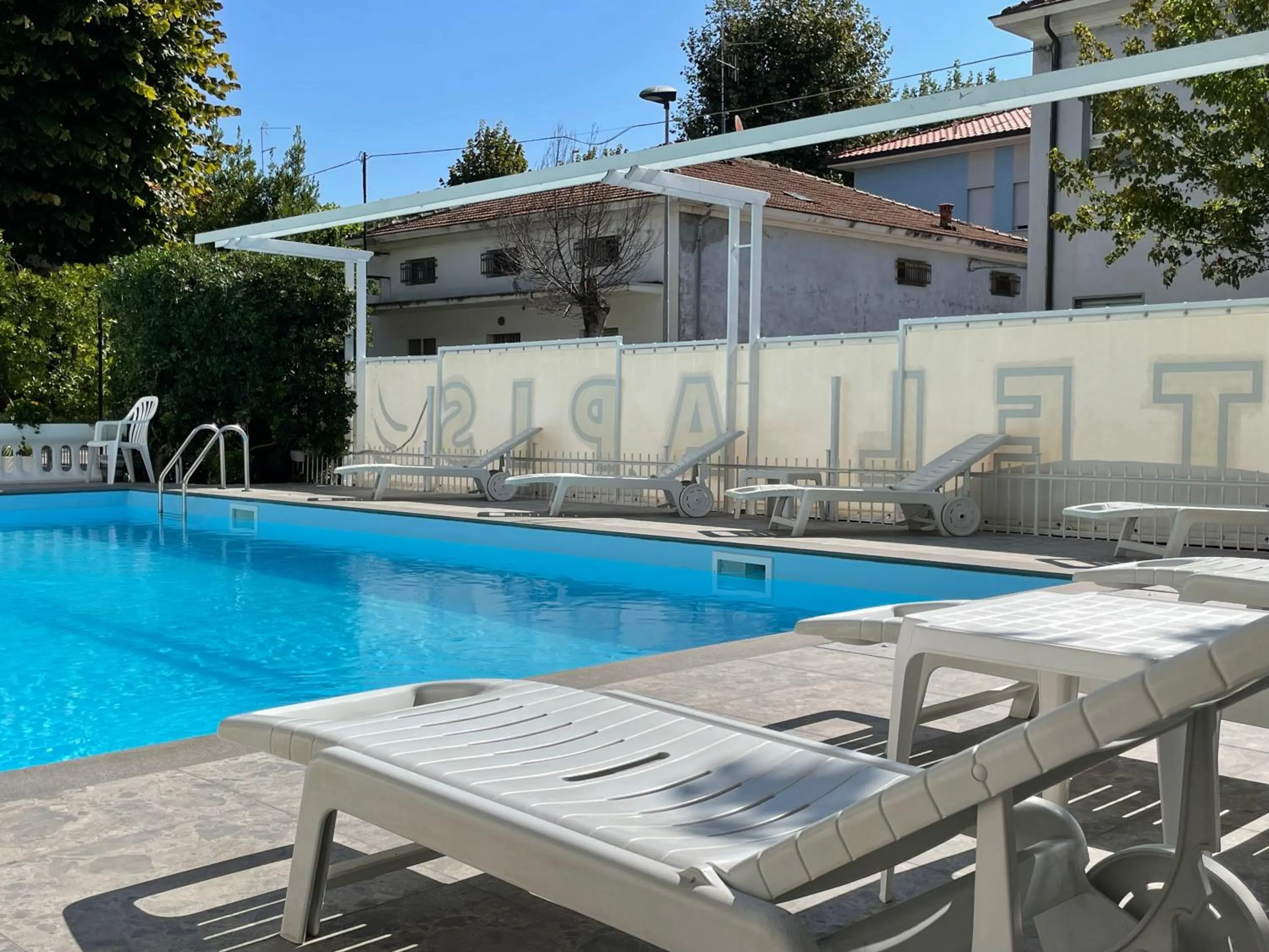 Swimming pool in Hotel Apis