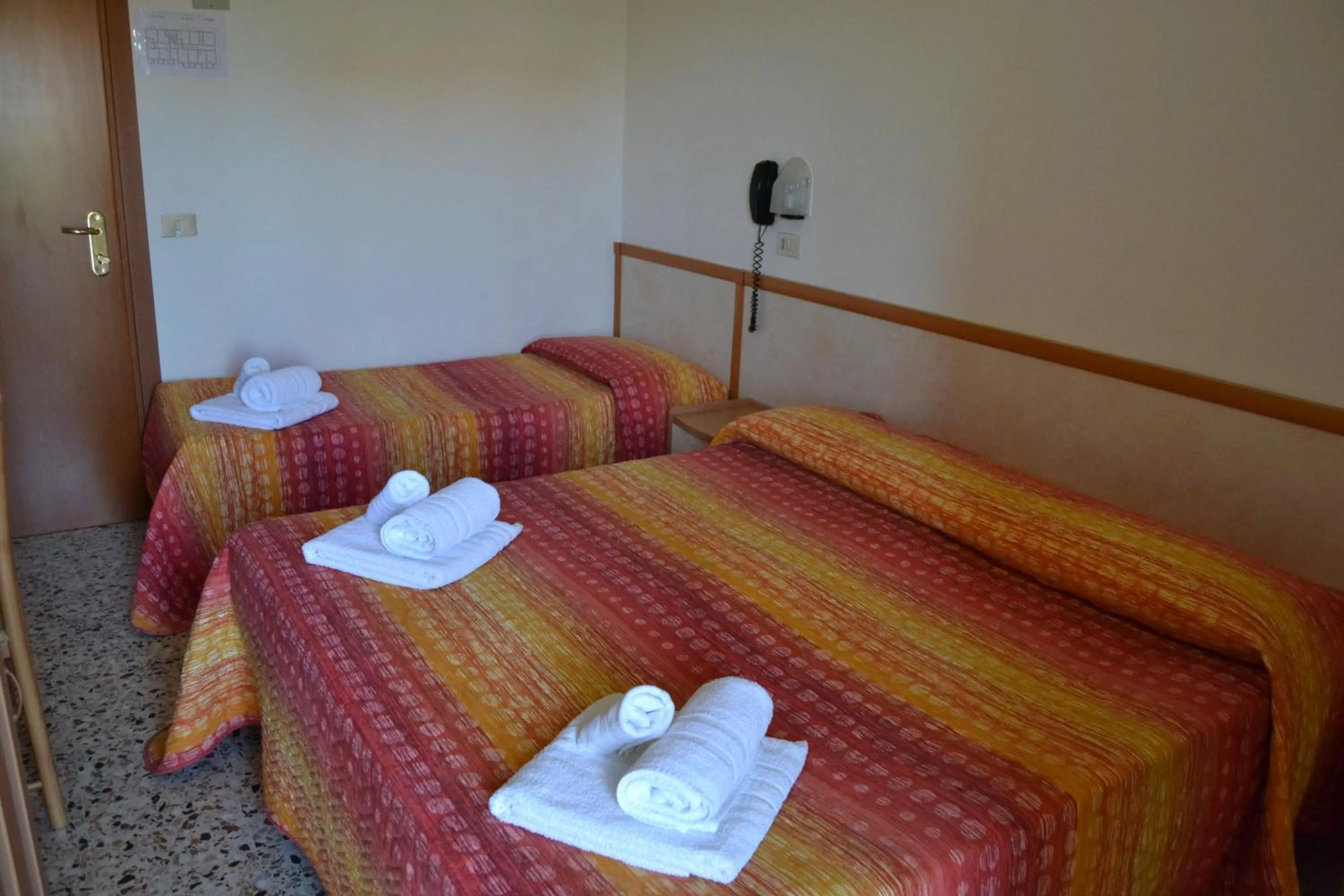 Photo of the whole room, Bed in Hotel Apis