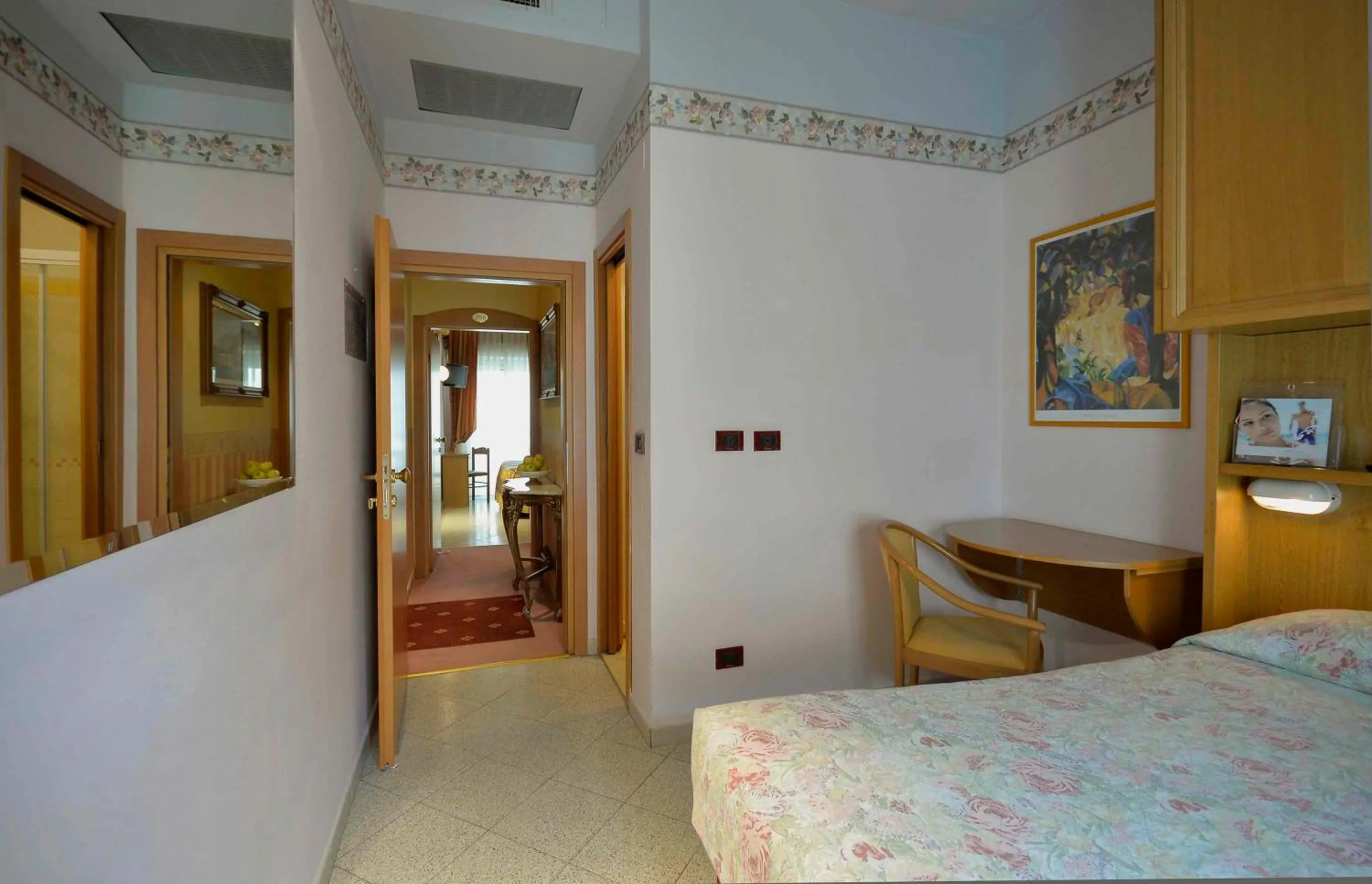 People in Hotel Kennedy