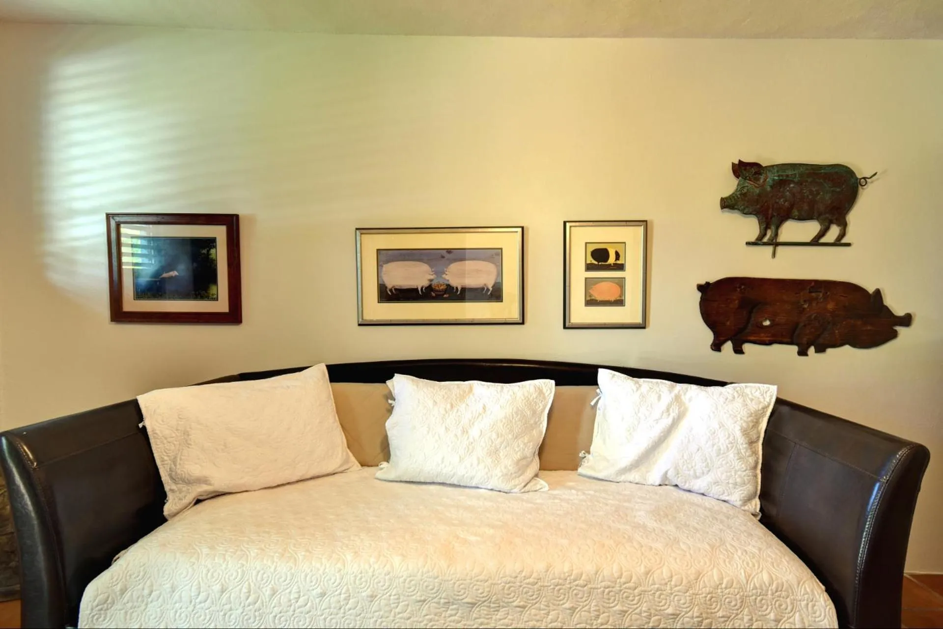 Decorative detail, Bed in Hacienda Tamarindo