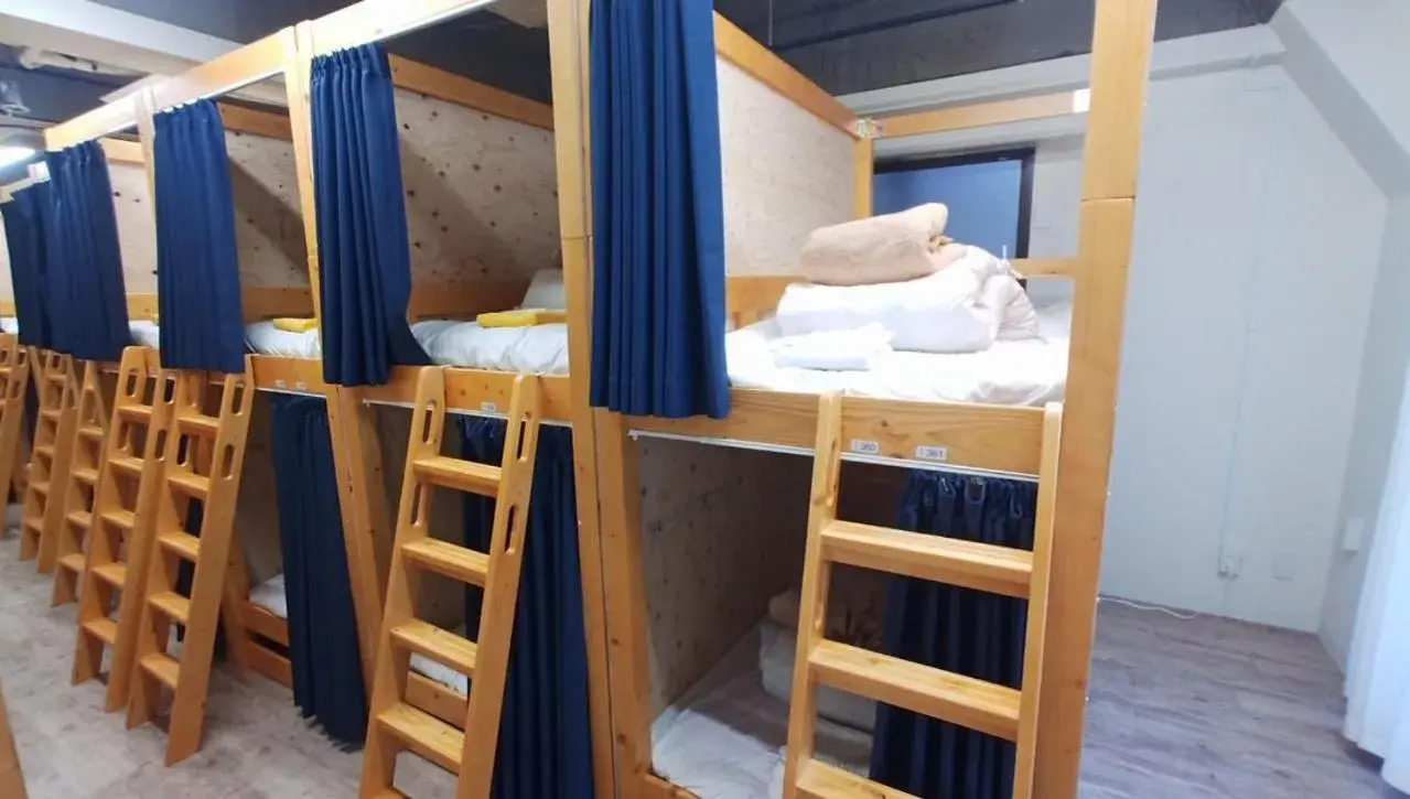 BEE-HIVE Sugamo - Male Only BEE-HIVE Sugamo - Male Only