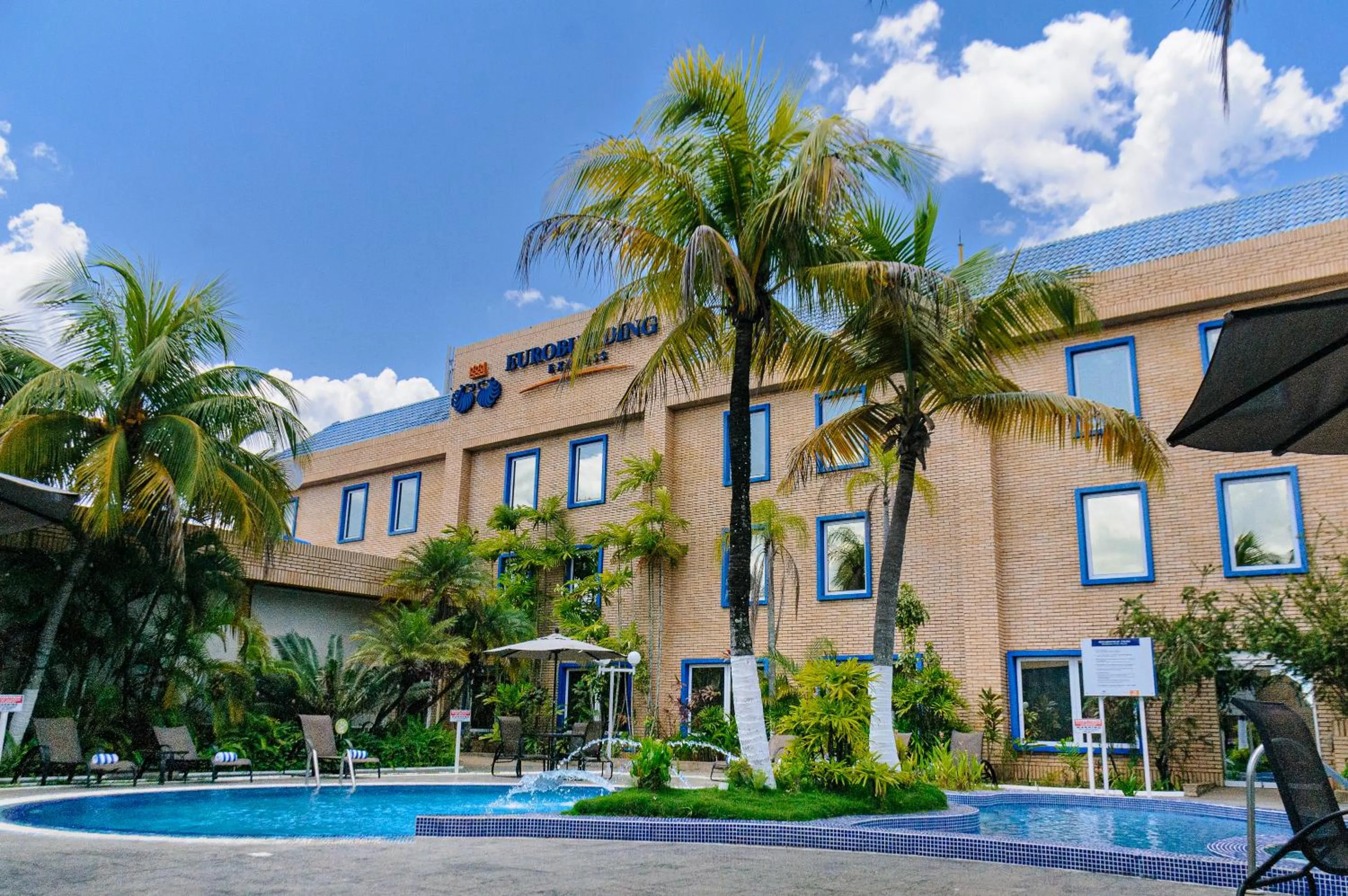 Swimming pool in Eurobuilding Express El Tigre