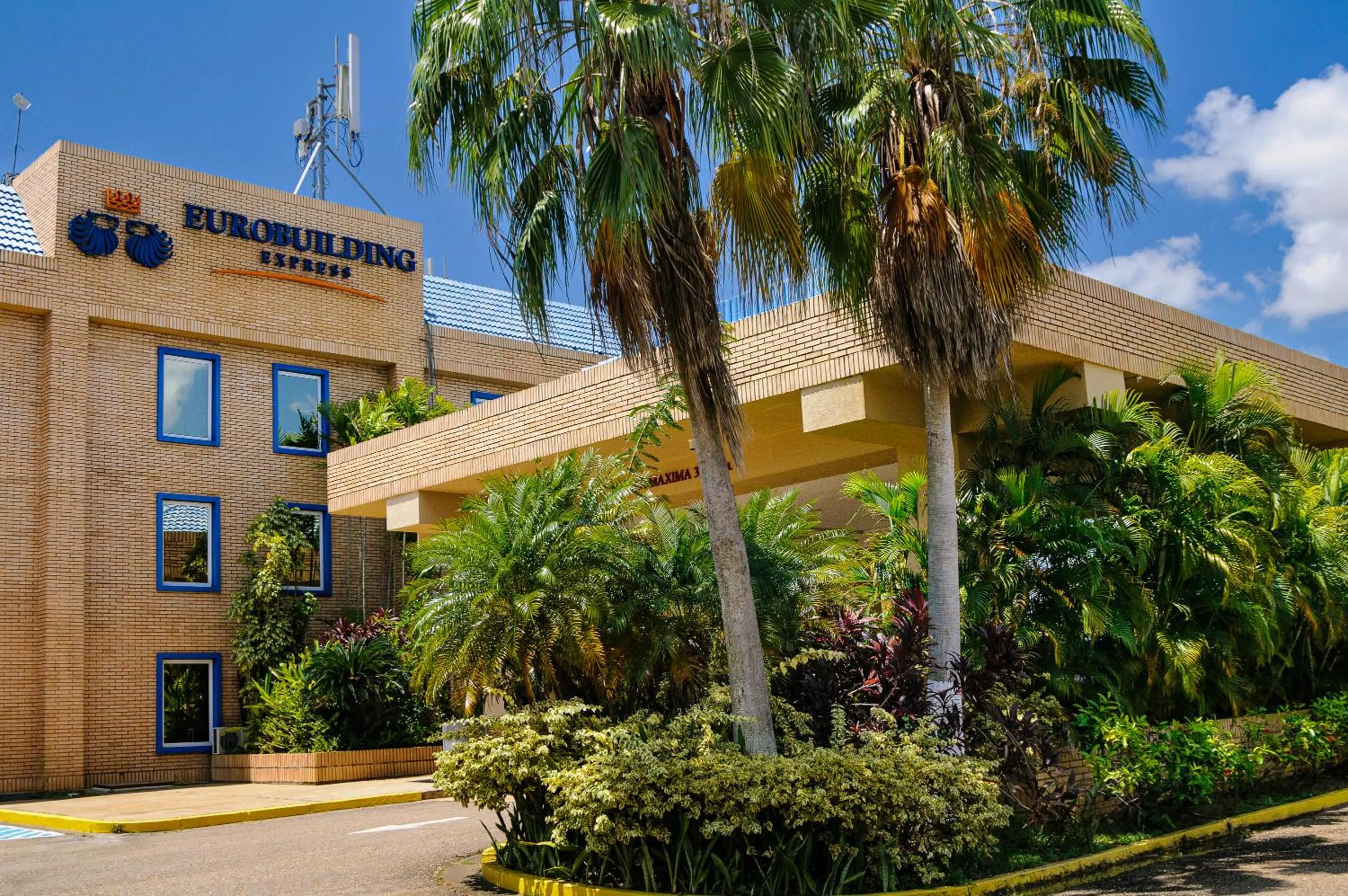 Property building in Eurobuilding Express El Tigre