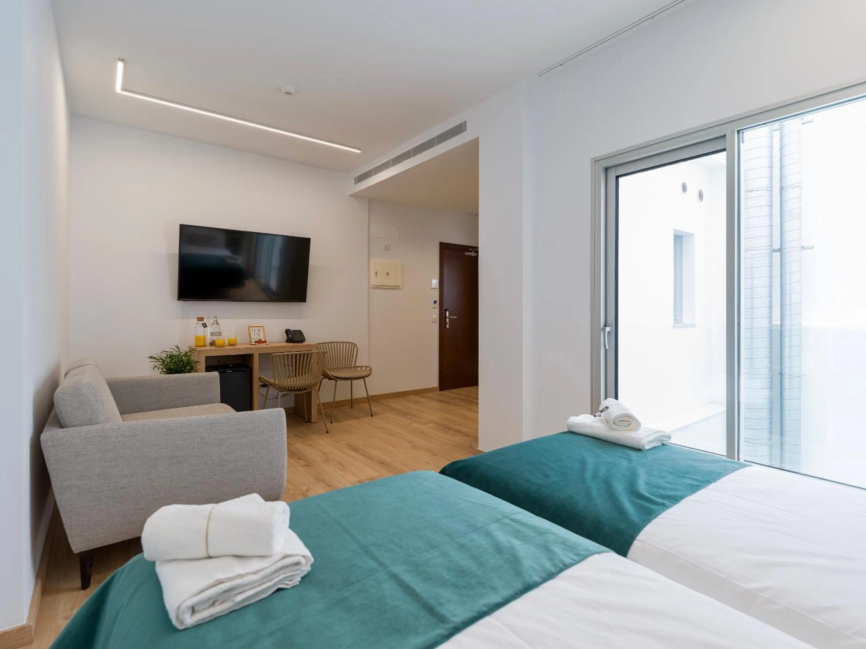Photo of the whole room, Bed in Hotel Emeté & Coworking by Airnest