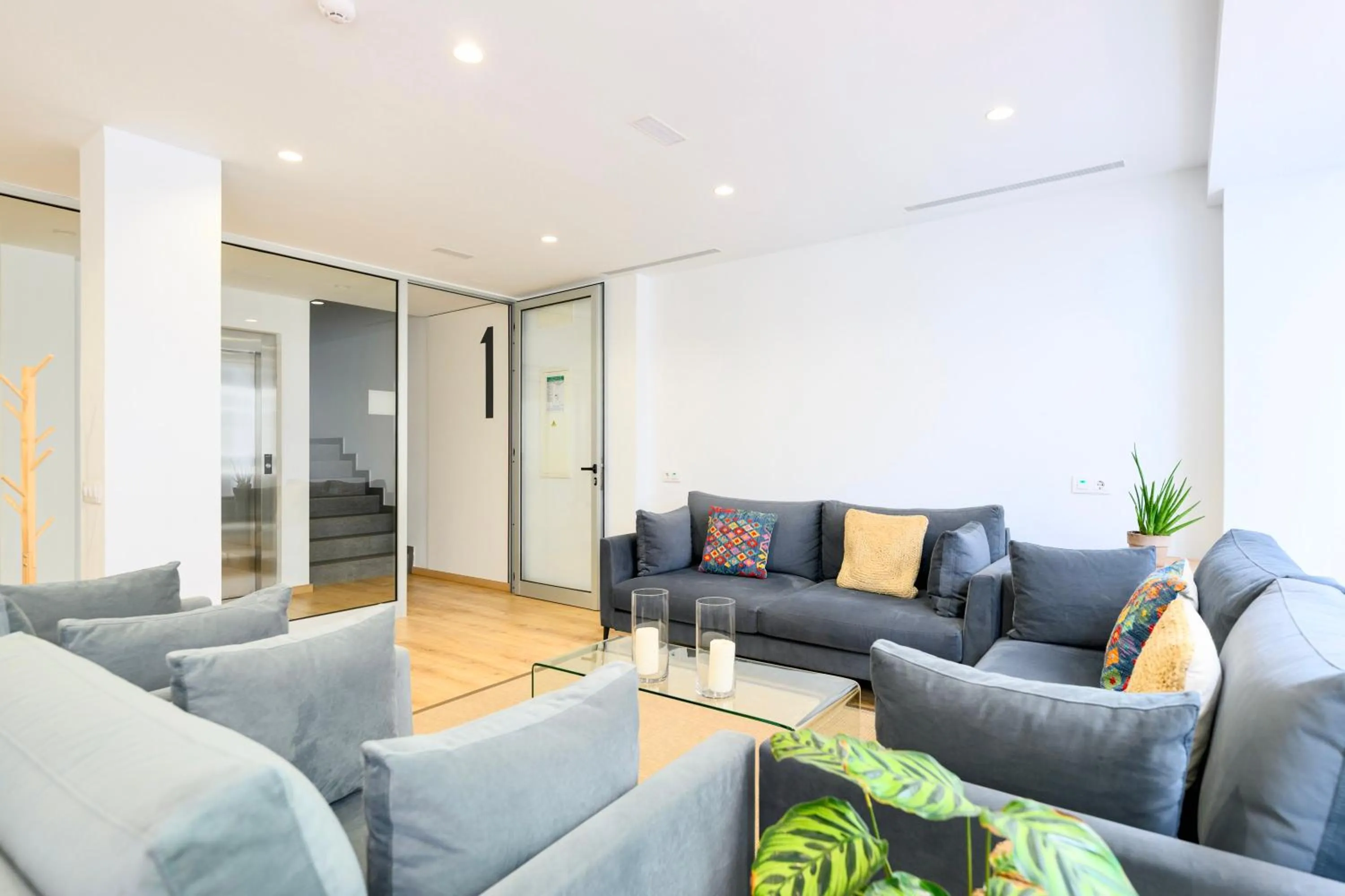 Communal lounge/ TV room in Hotel Emeté & Coworking by Airnest