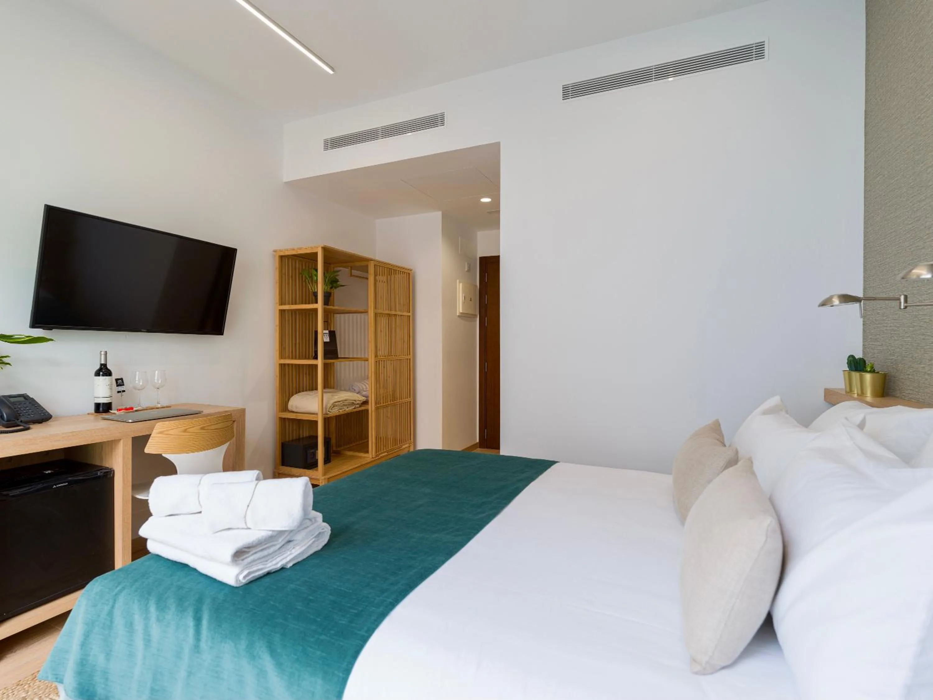 Bed in Hotel Emeté & Coworking by Airnest