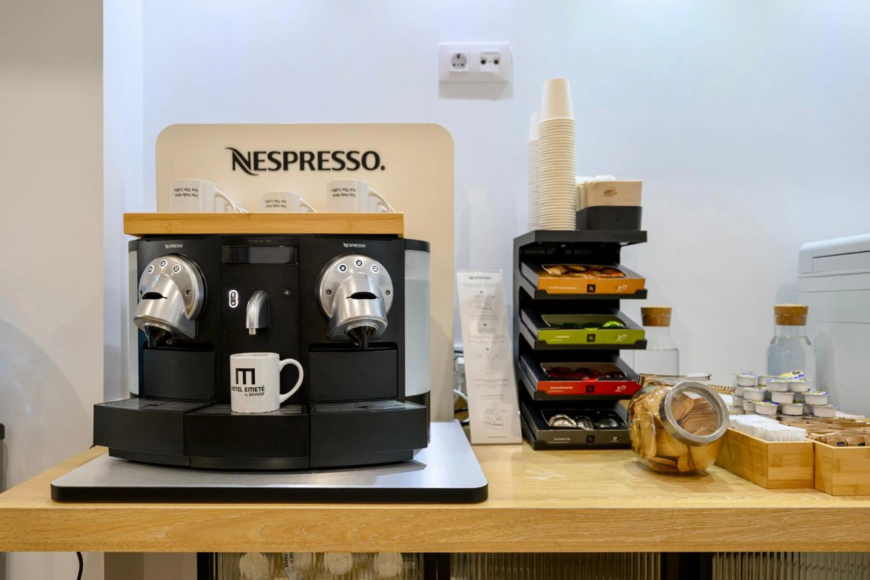 Coffee/tea facilities in Hotel Emeté & Coworking by Airnest