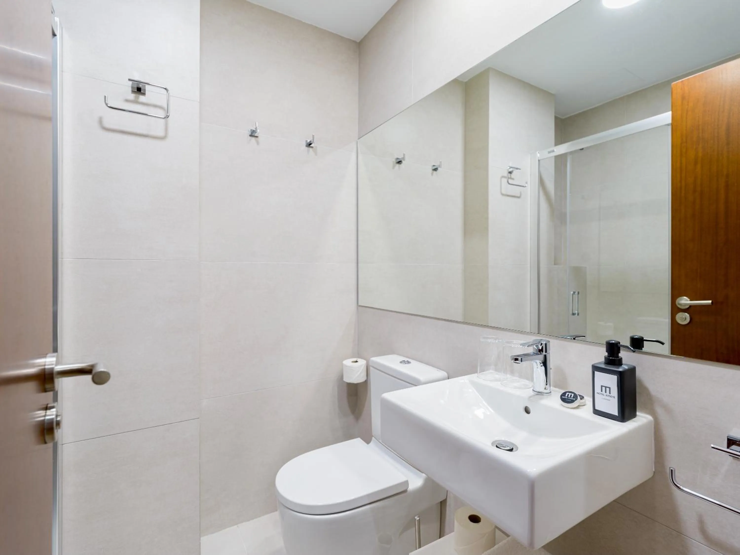 Bathroom in Hotel Emeté & Coworking by Airnest