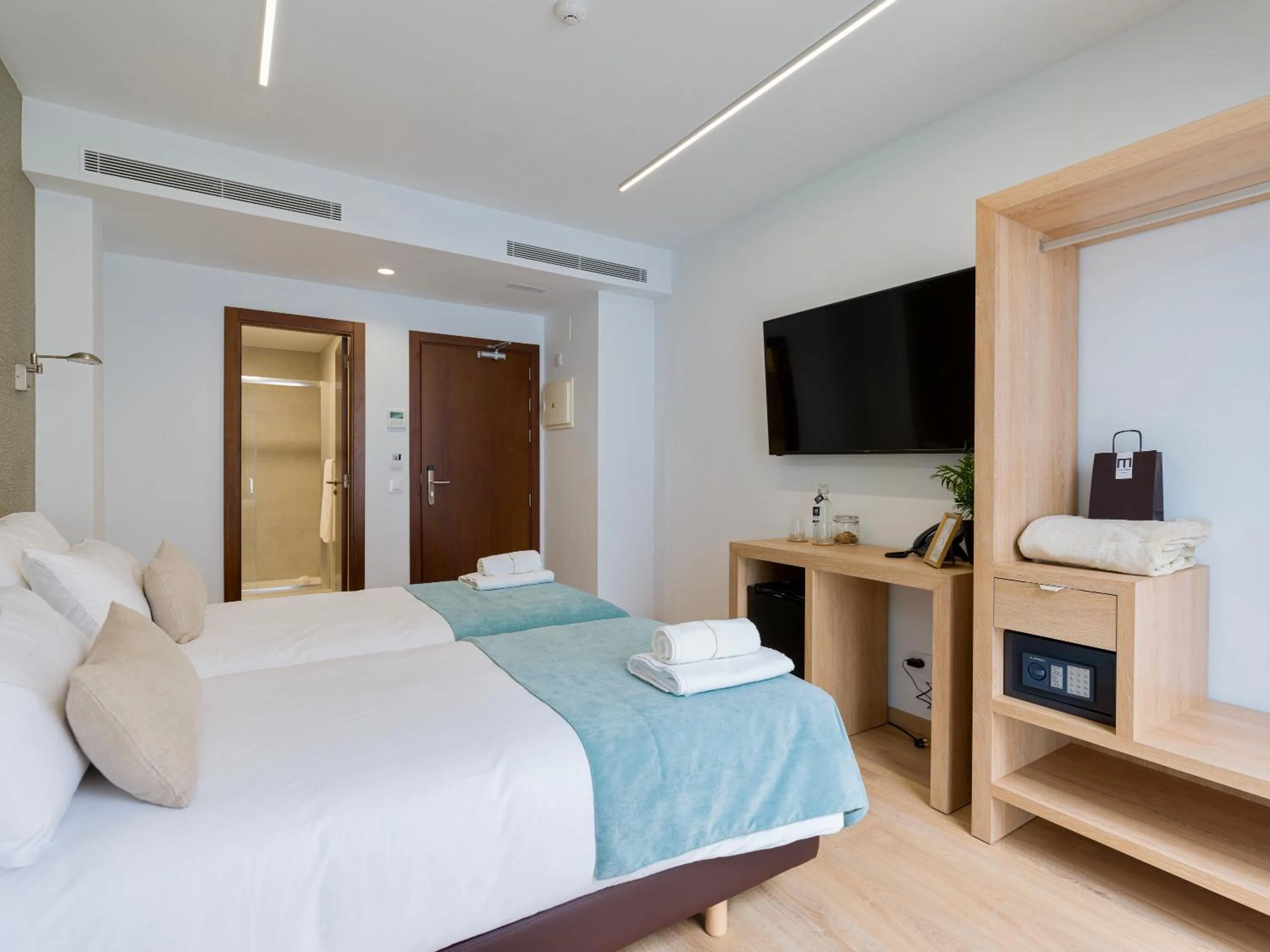 Photo of the whole room, Bed in Hotel Emeté & Coworking by Airnest