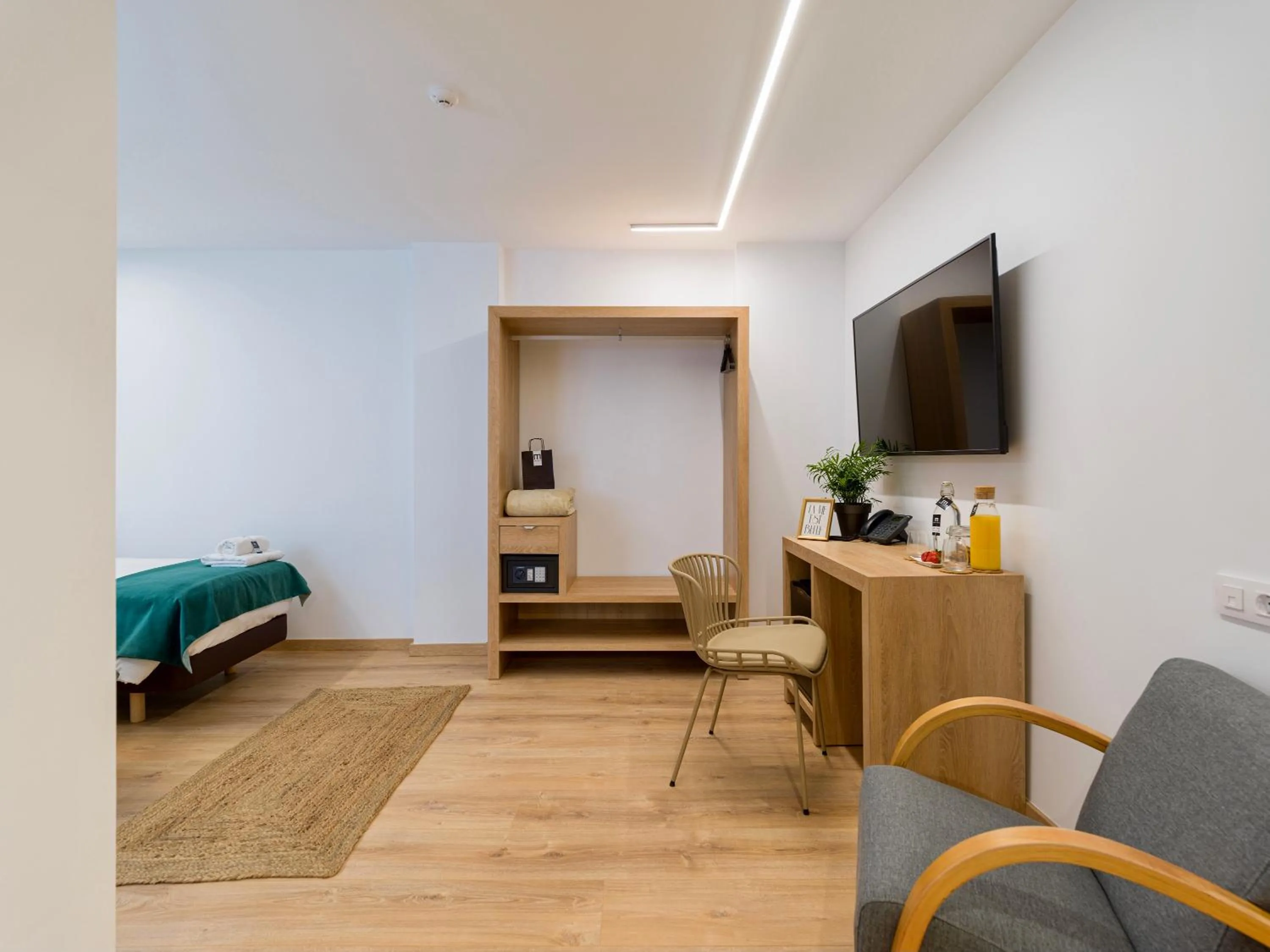 Photo of the whole room in Hotel Emeté & Coworking by Airnest