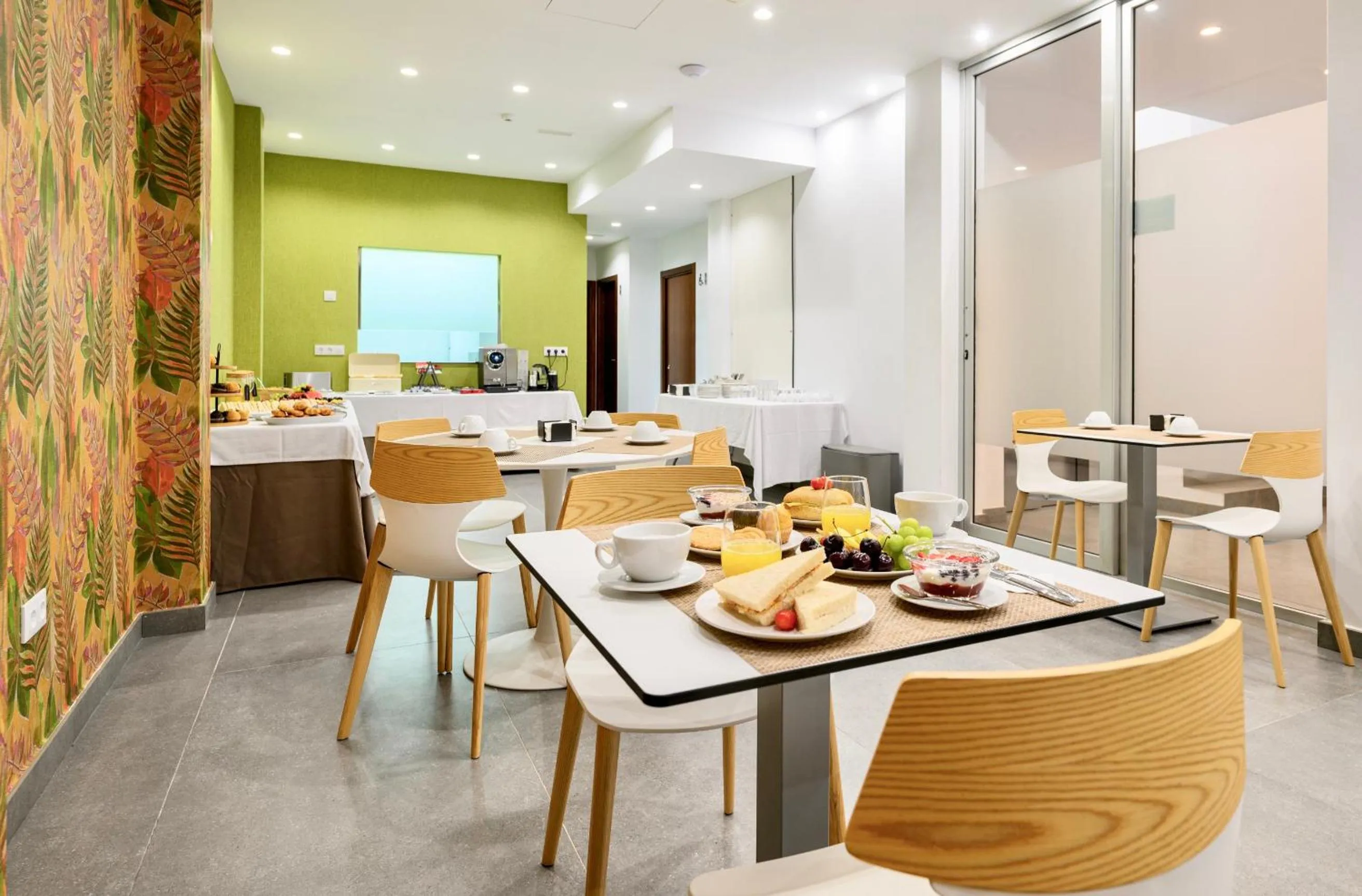 Breakfast in Hotel Emeté & Coworking by Airnest