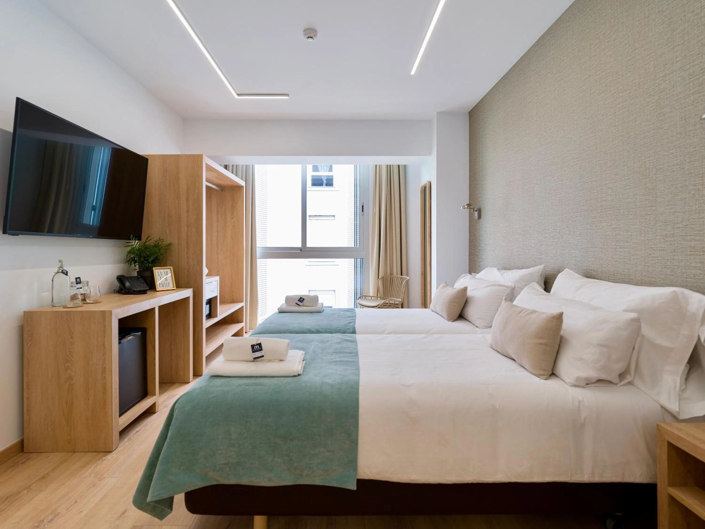 Photo of the whole room, Bed in Hotel Emeté & Coworking by Airnest