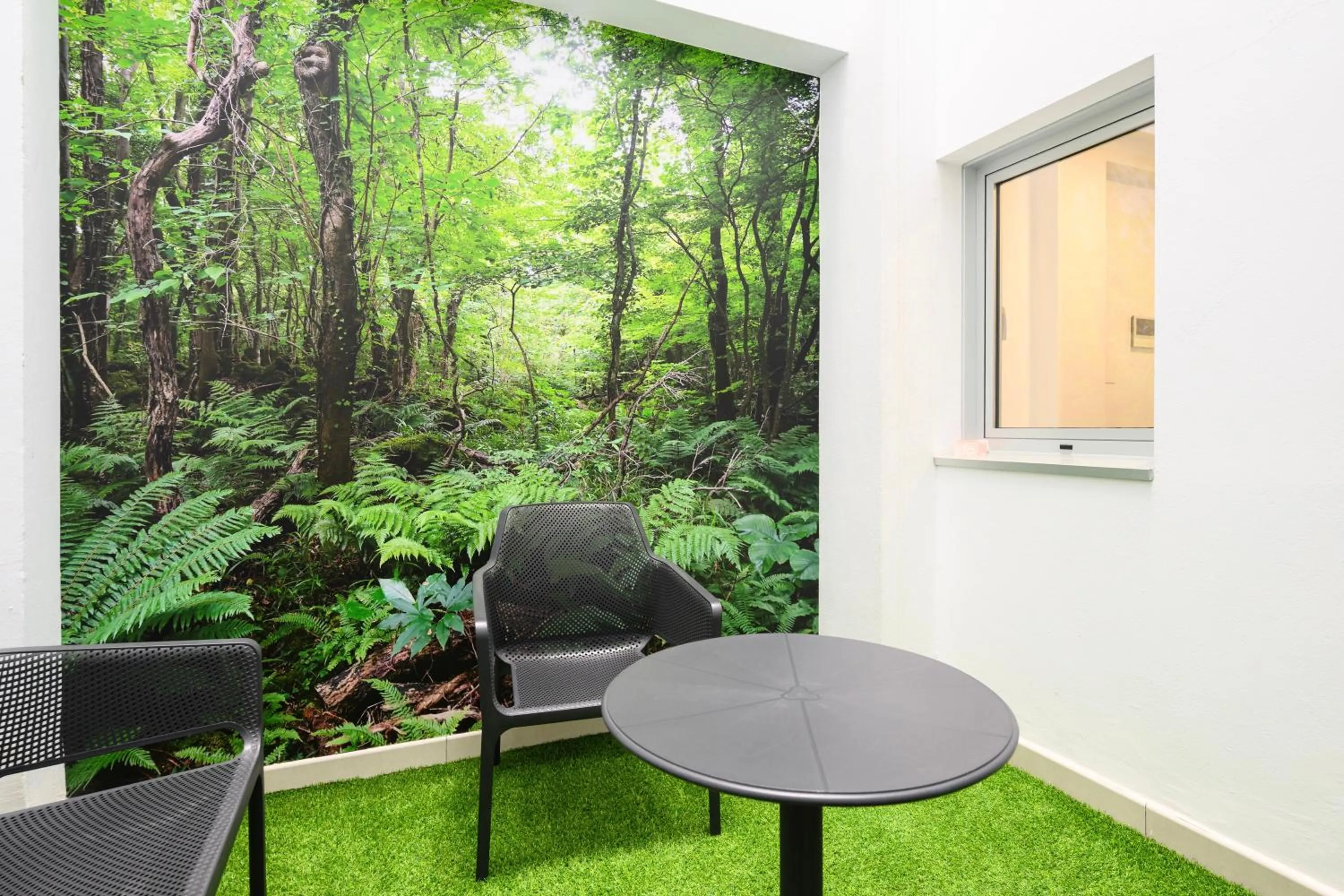 Communal lounge/ TV room in Hotel Emeté & Coworking by Airnest