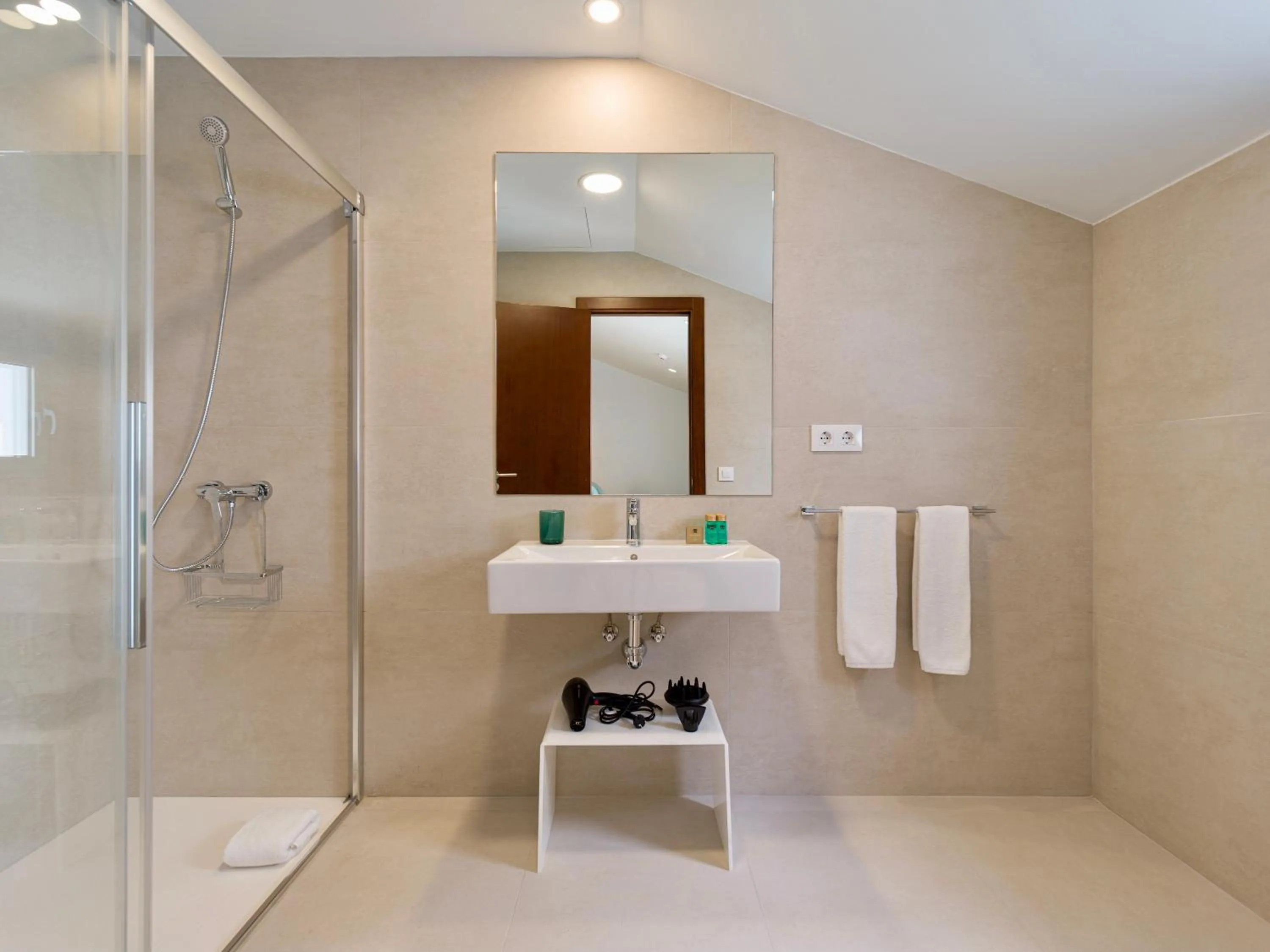 Bathroom in Hotel Emeté & Coworking by Airnest