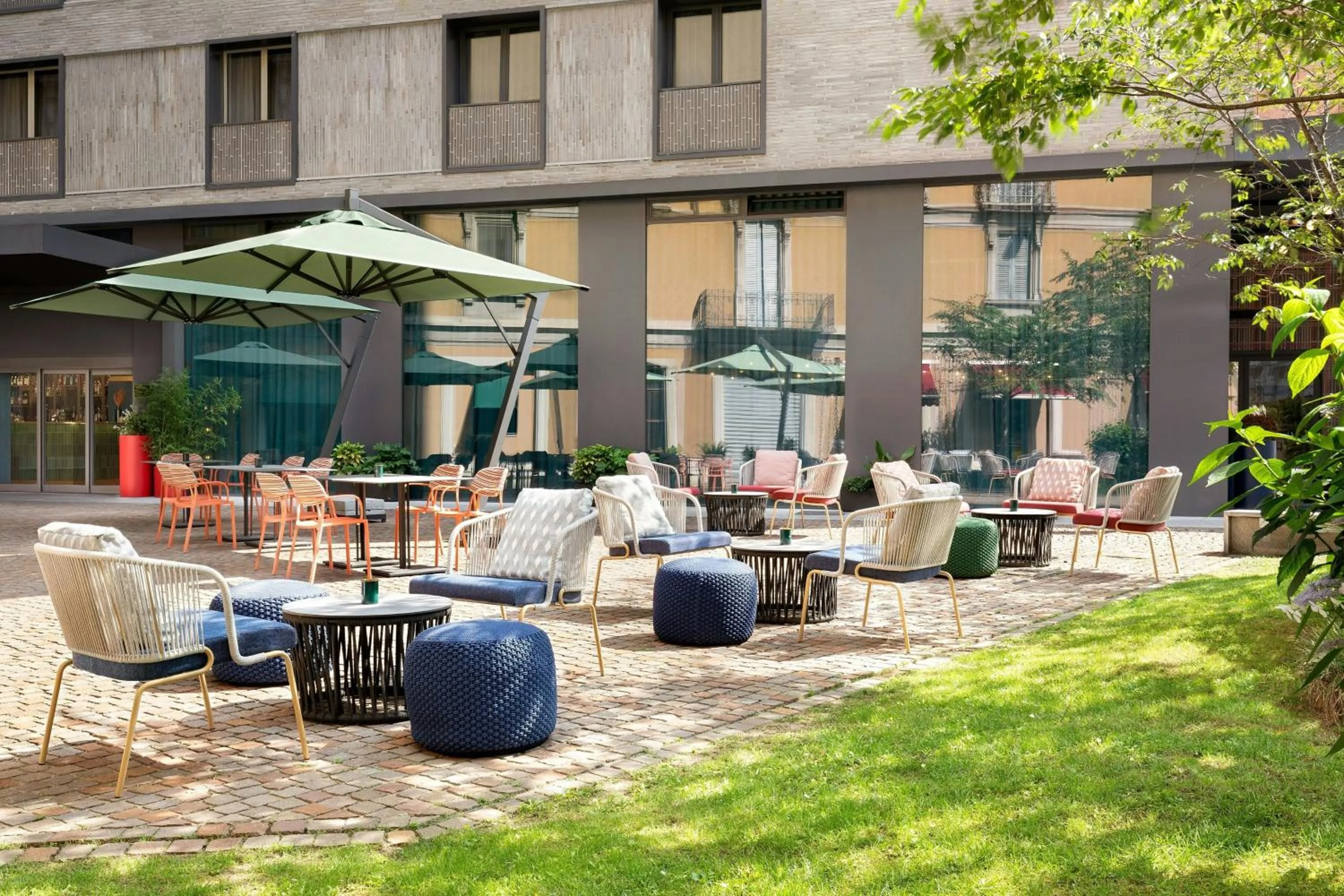 Lounge or bar in Duo Milan Porta Nuova, a Tribute Portfolio Hotel