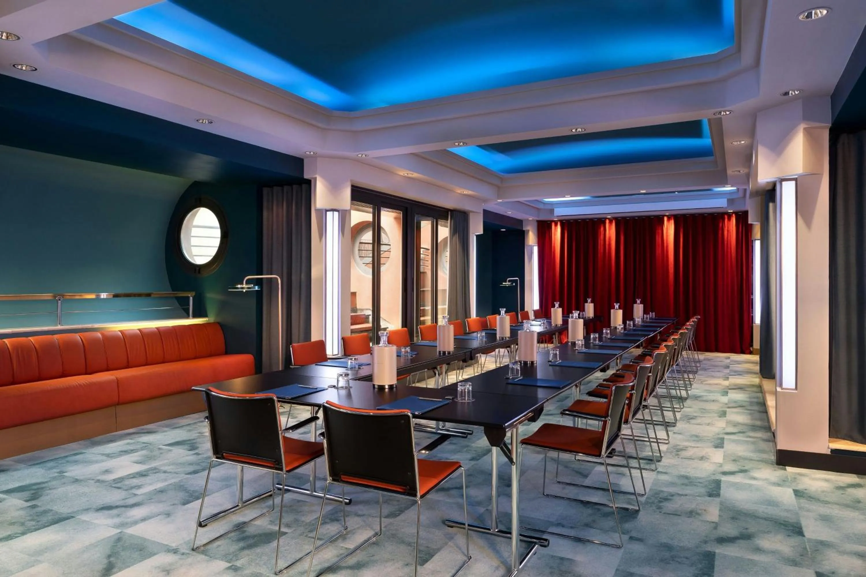 Lounge or bar in Duo Milan Porta Nuova, a Tribute Portfolio Hotel
