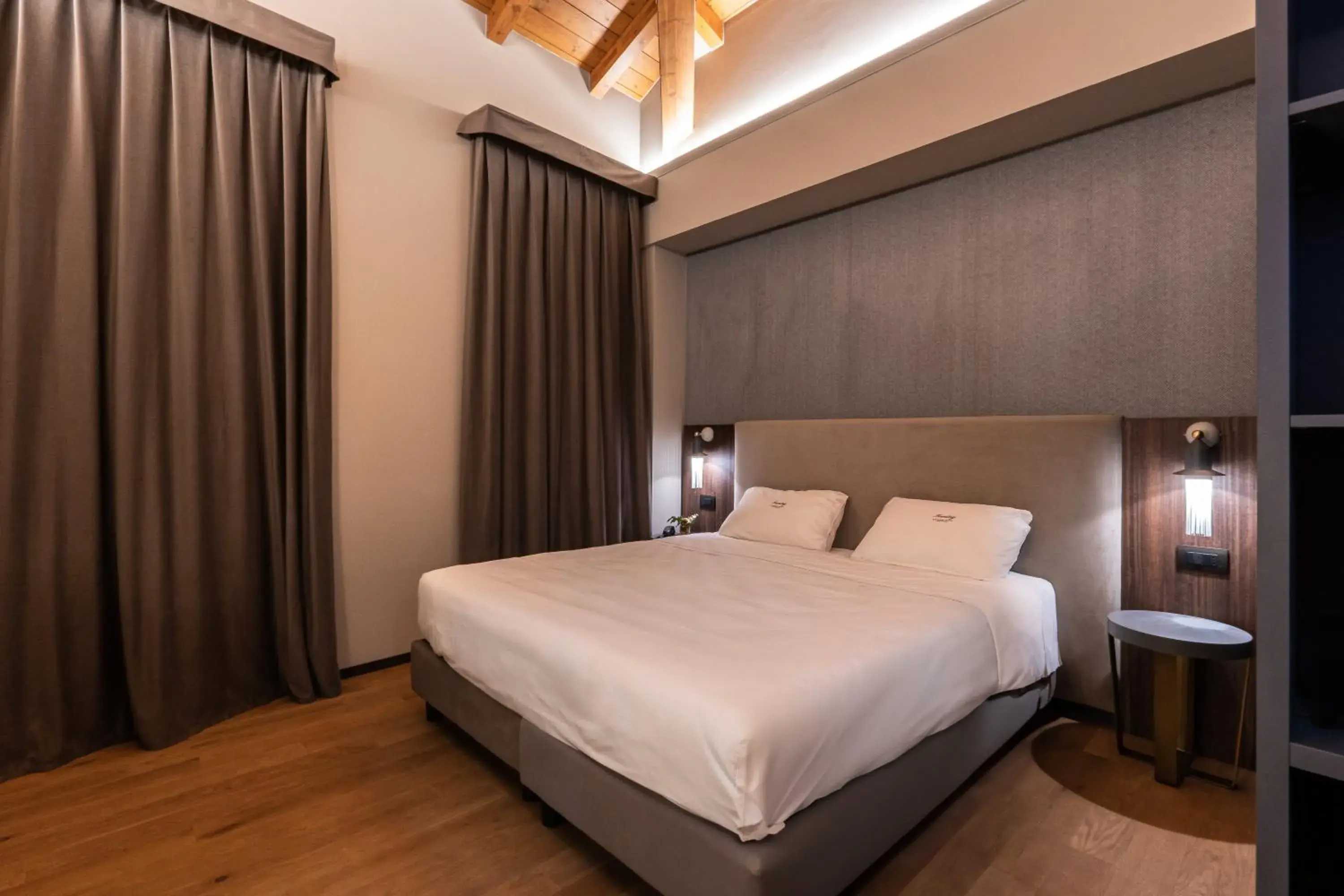 Triple Room in Hotel Touring Triple Room in Hotel Touring