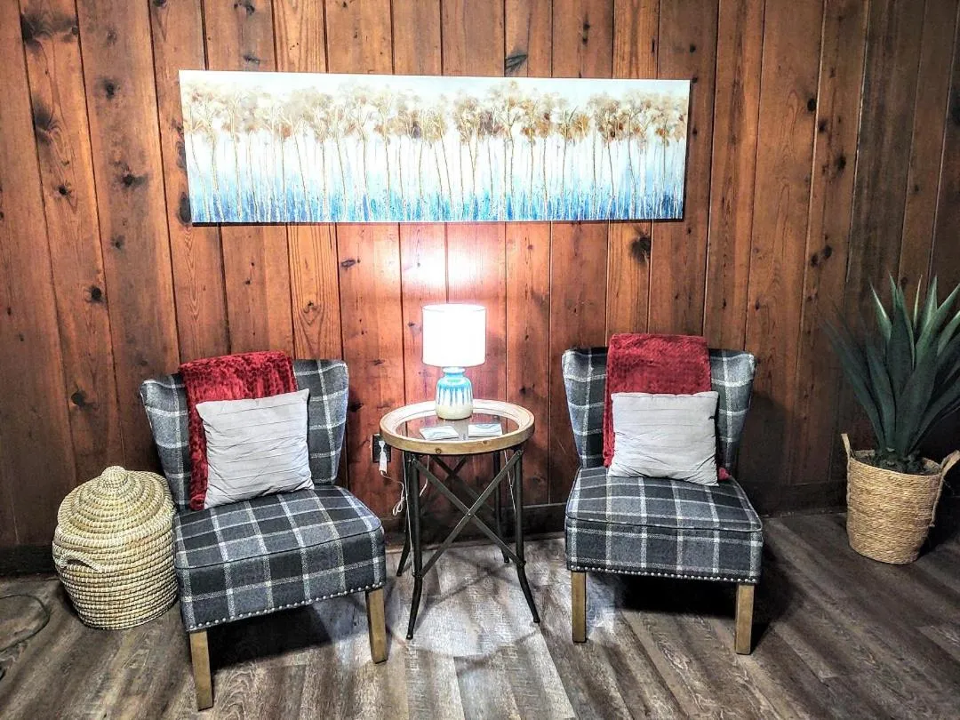 Living room in Edgewater Resort Cottage #1