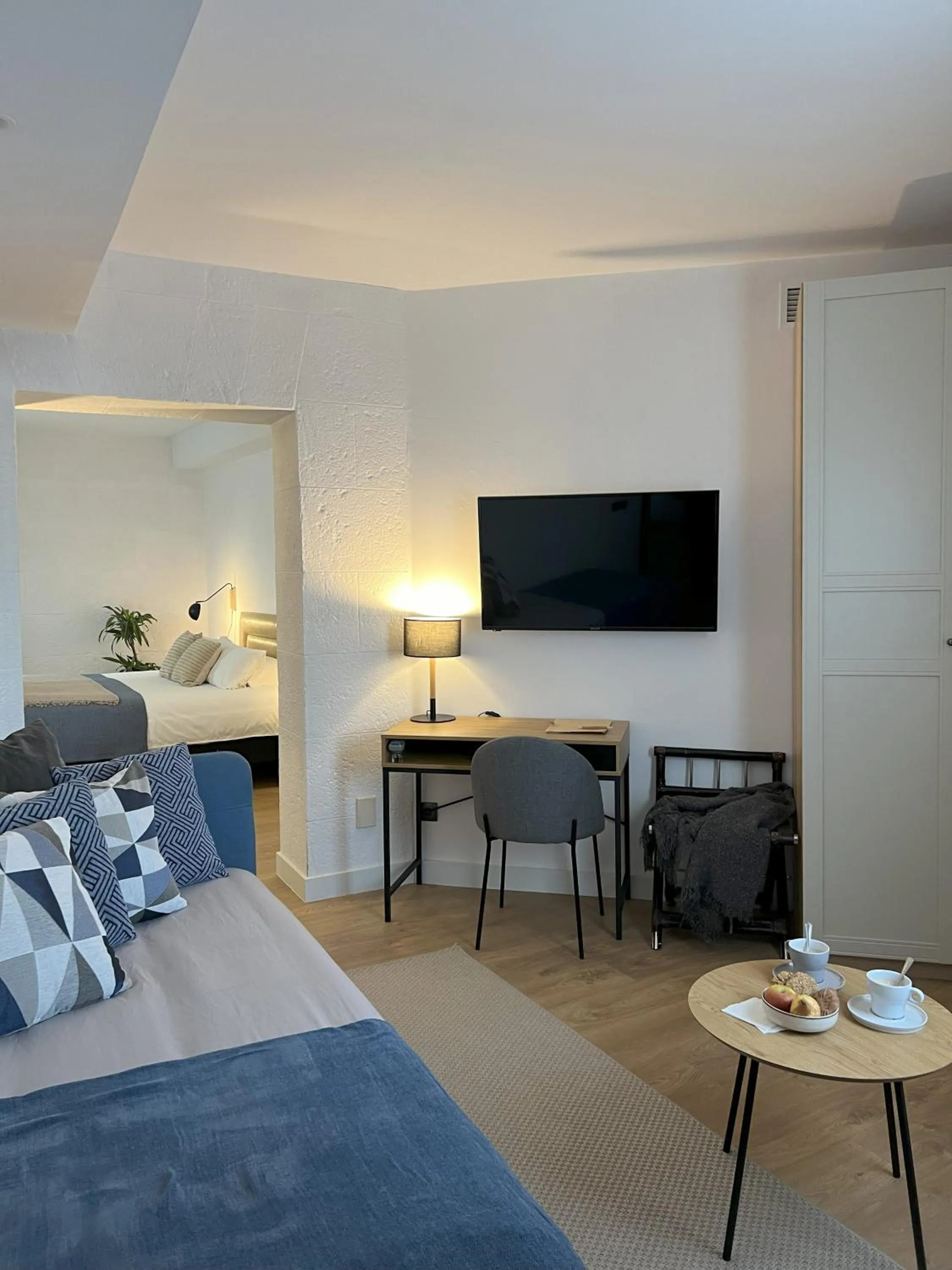 Living room, Bed in Hotel San Miguel Menorca