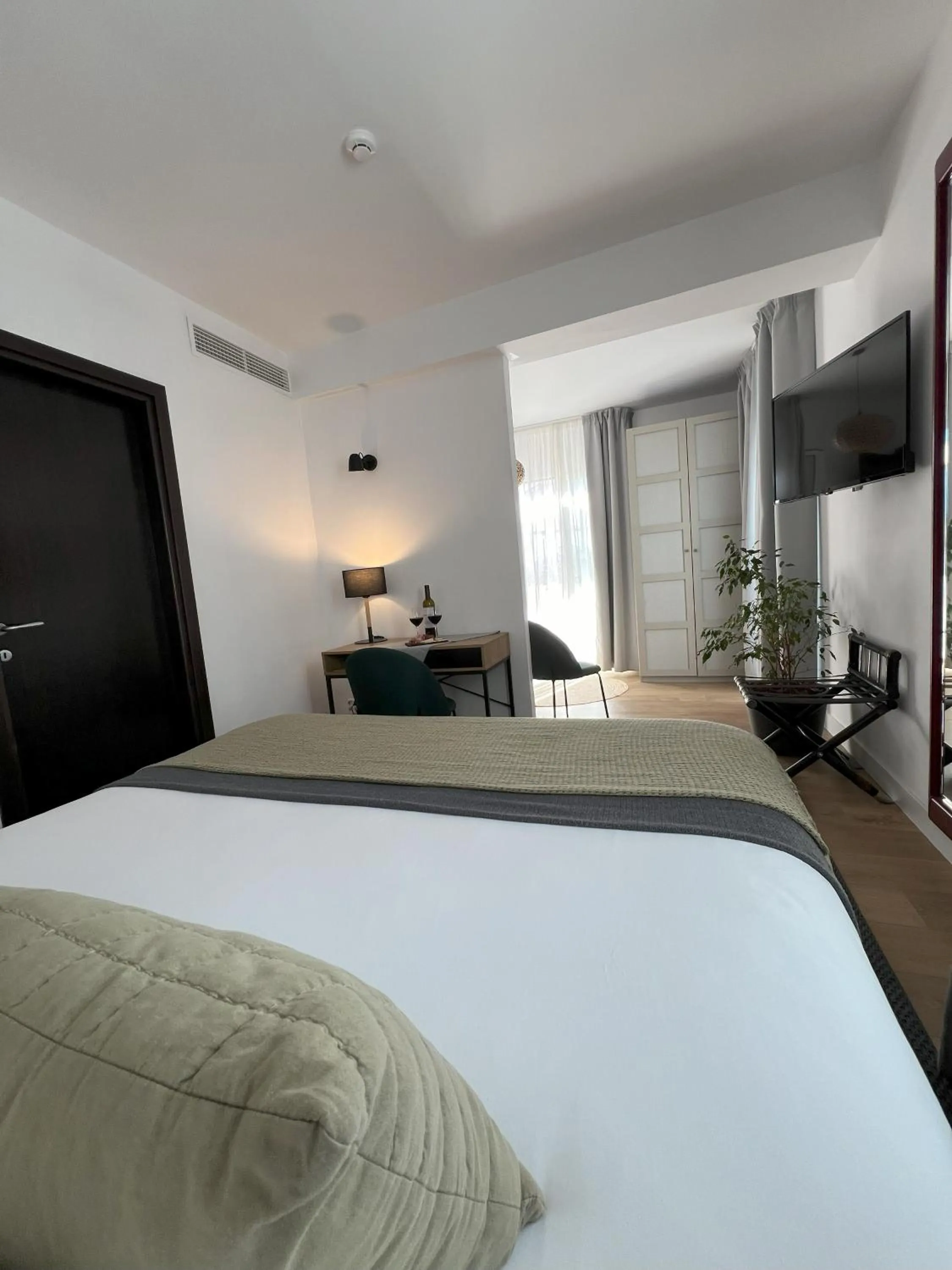 Photo of the whole room, Bed in Hotel San Miguel Menorca