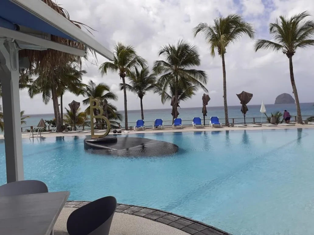 Swimming pool in Blu Diamante