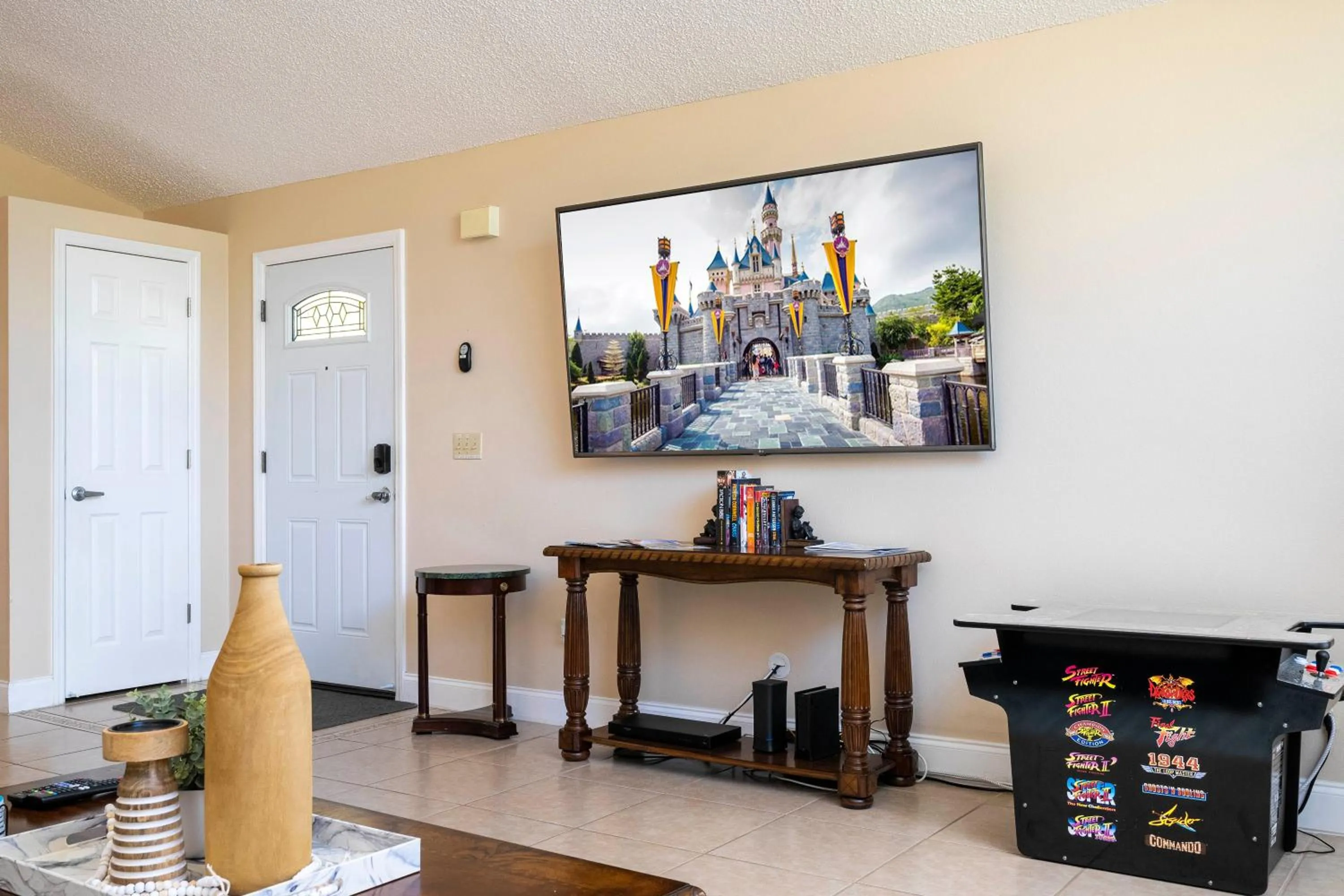 TV and multimedia in Beautiful, cozy and spacious Retreat near Disney