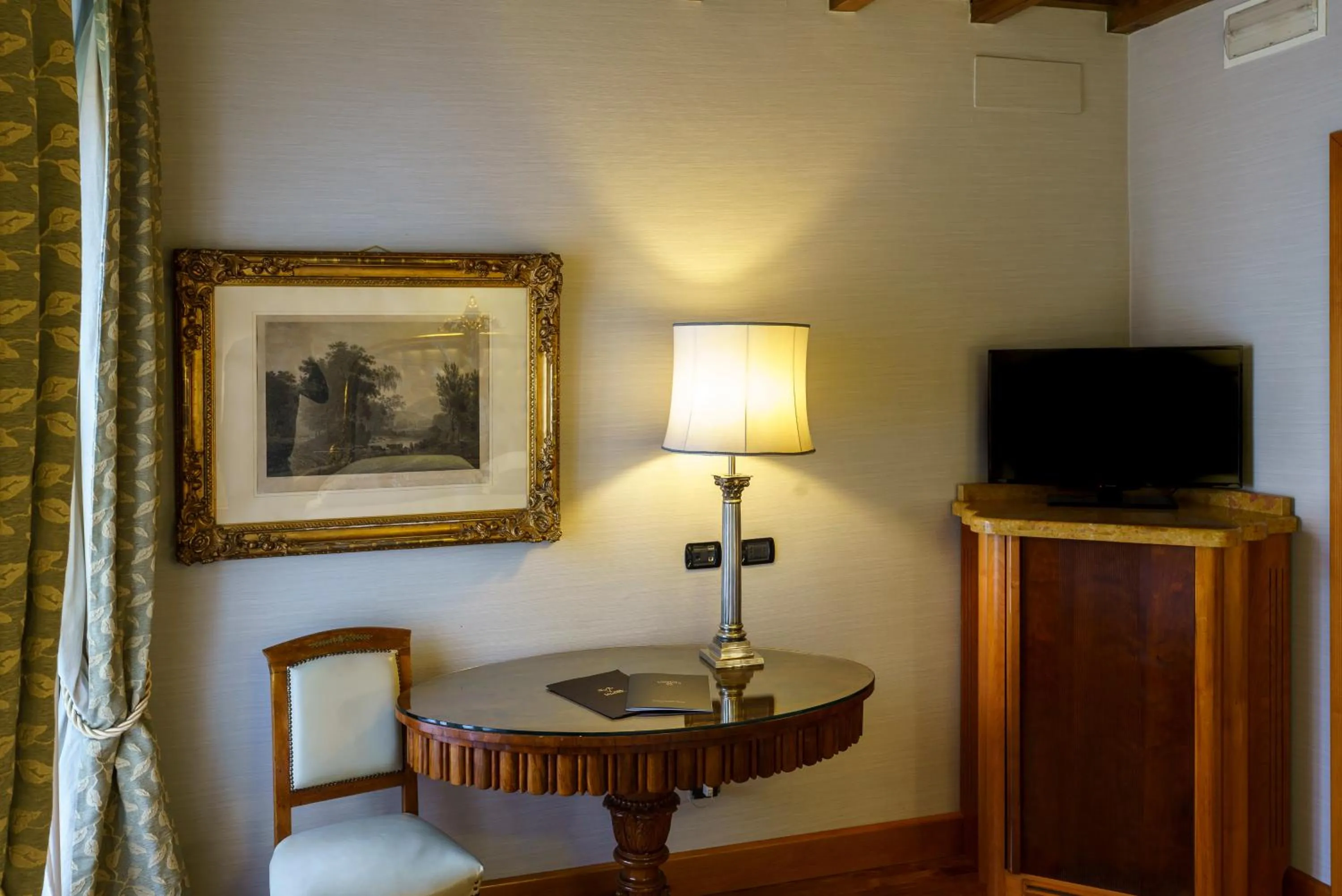 TV and multimedia in Hotel Valadier