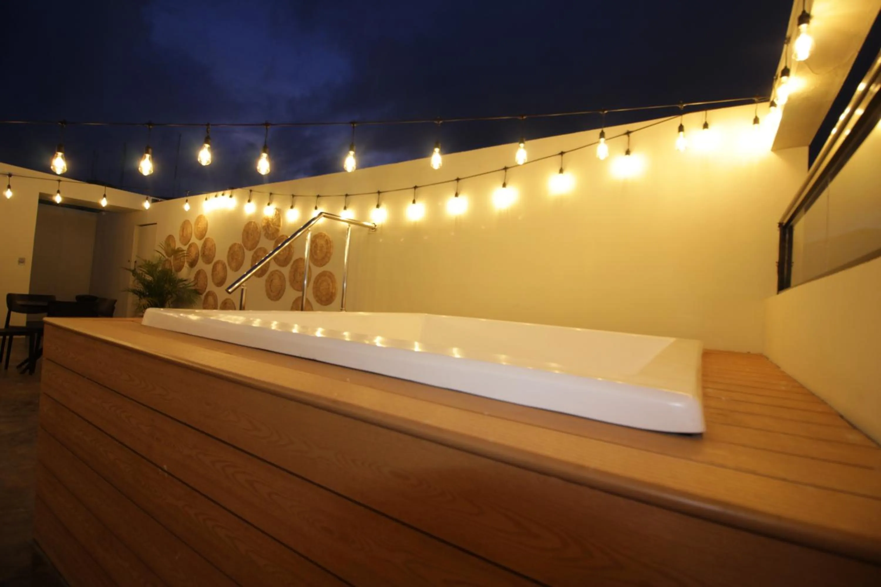 Swimming pool in Studio 27