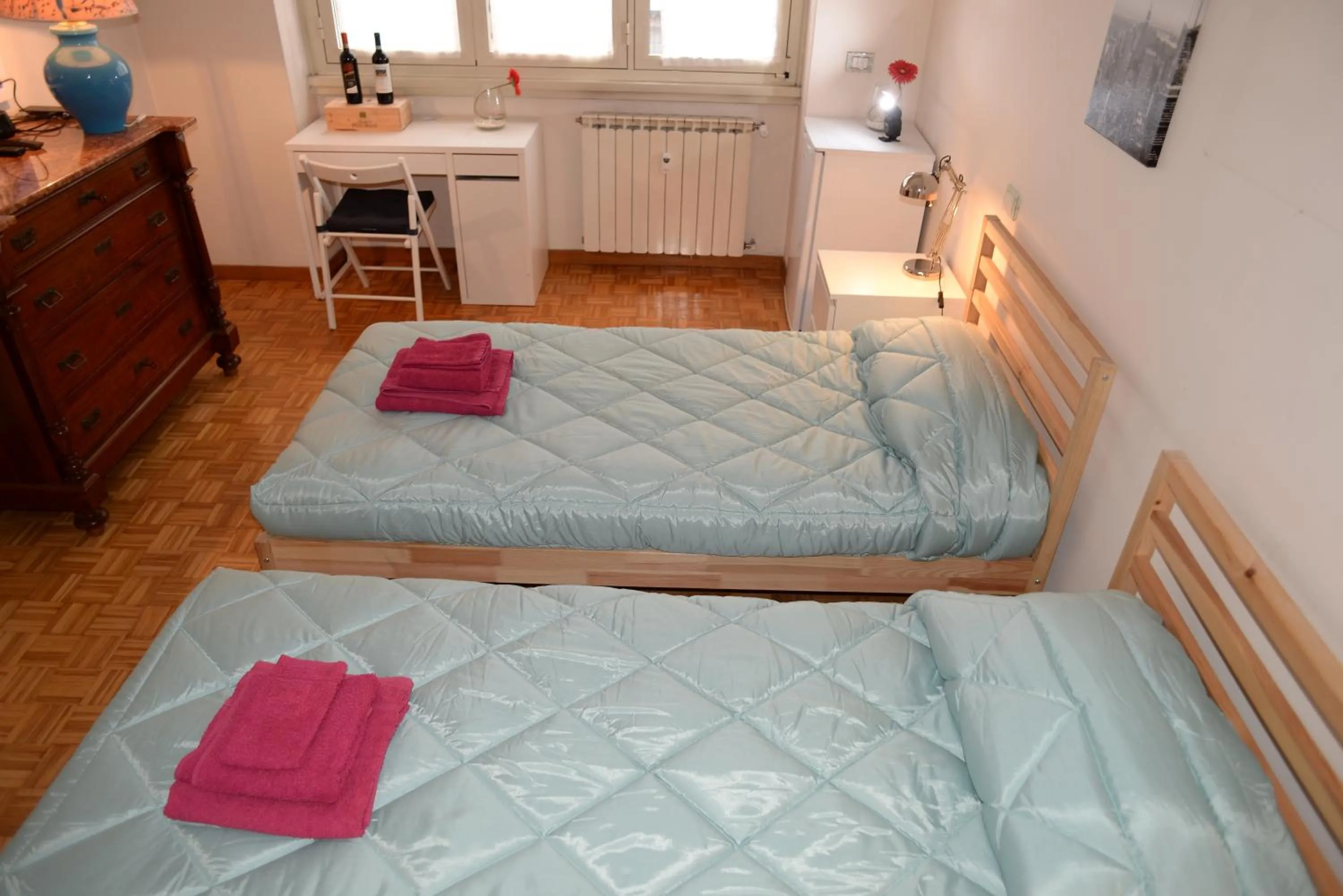 Bed in Emilios Home Entire Apartament up to 7 people