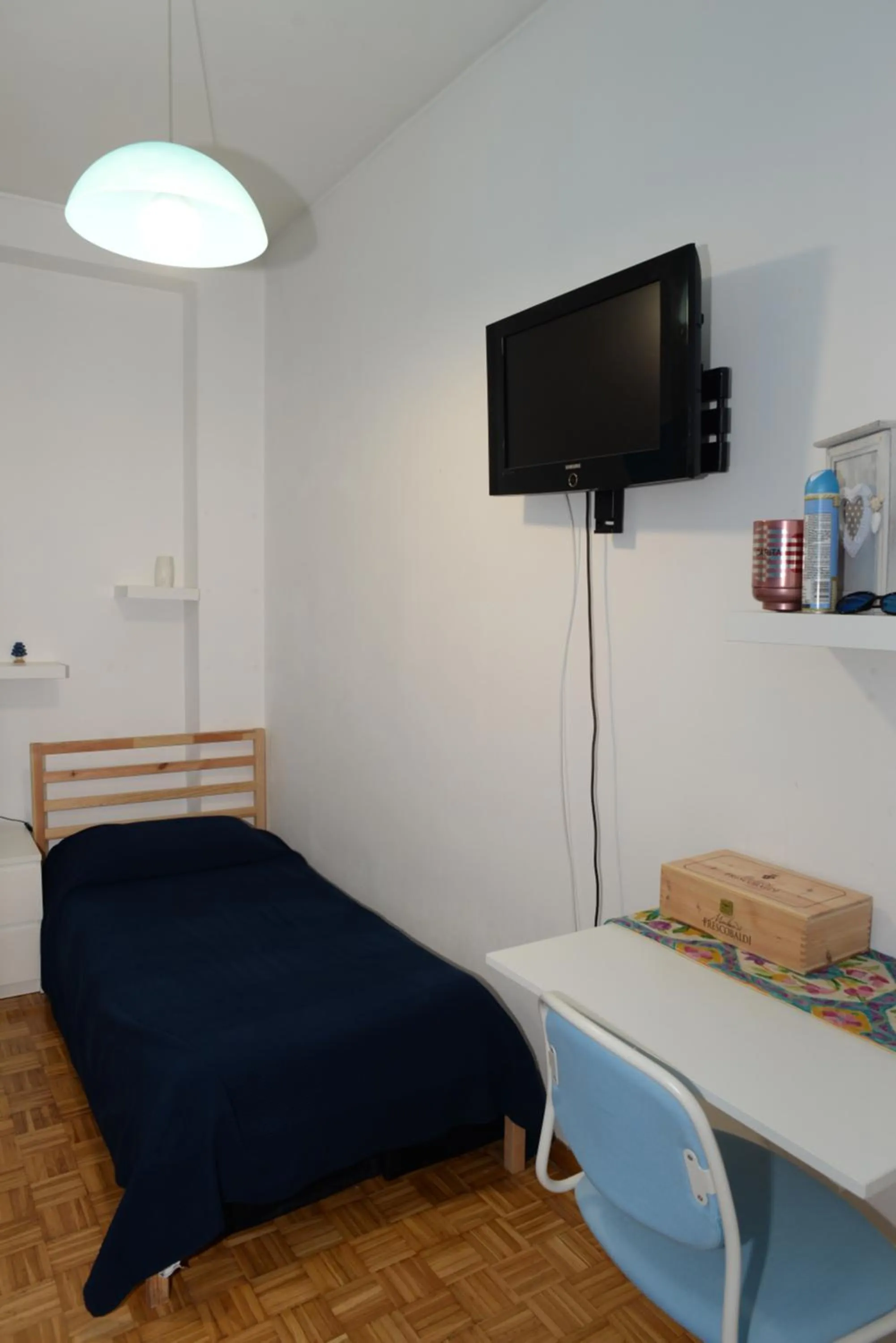 Bed in Emilios Home Entire Apartament up to 7 people