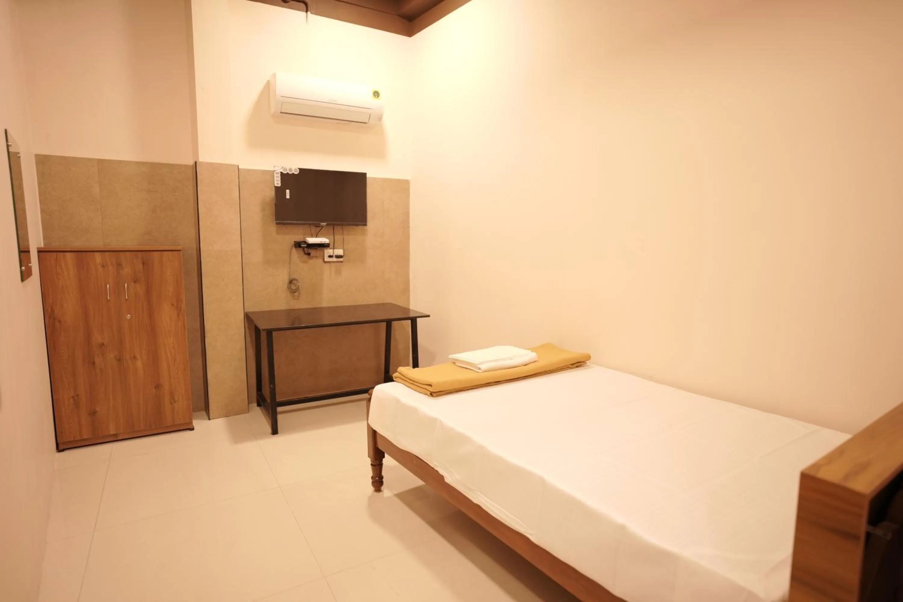 Bed in Reach Residency