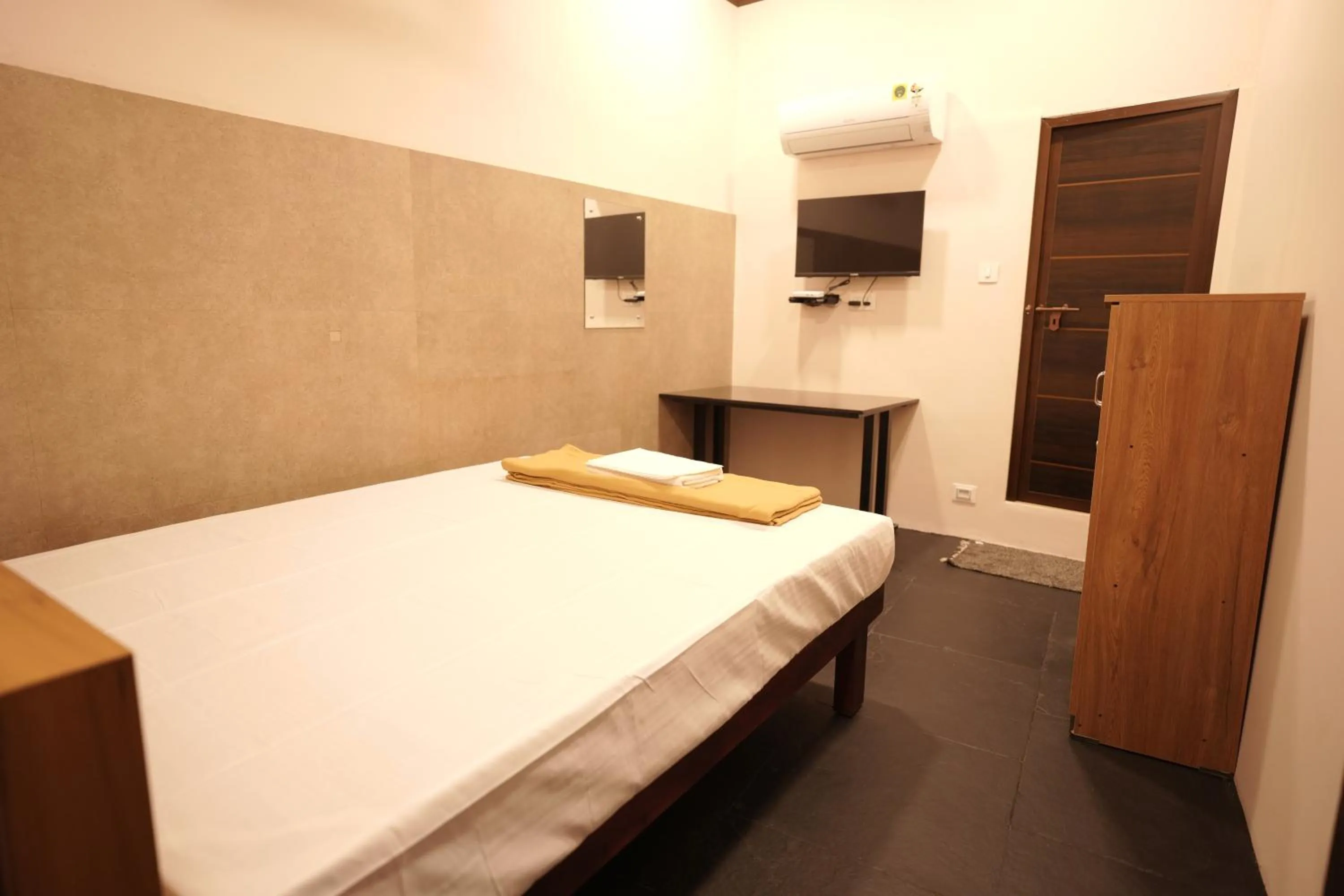 Bed in Reach Residency