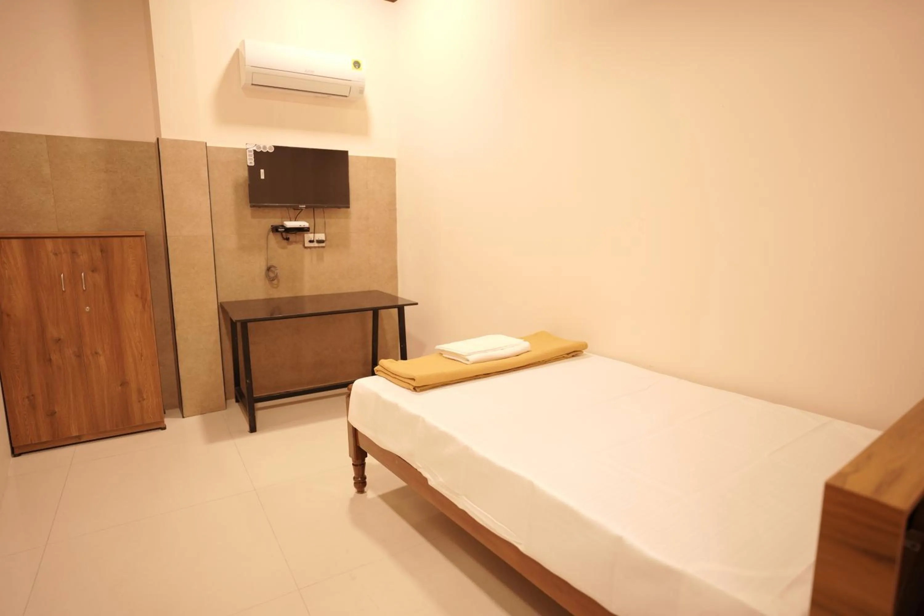 Bed in Reach Residency