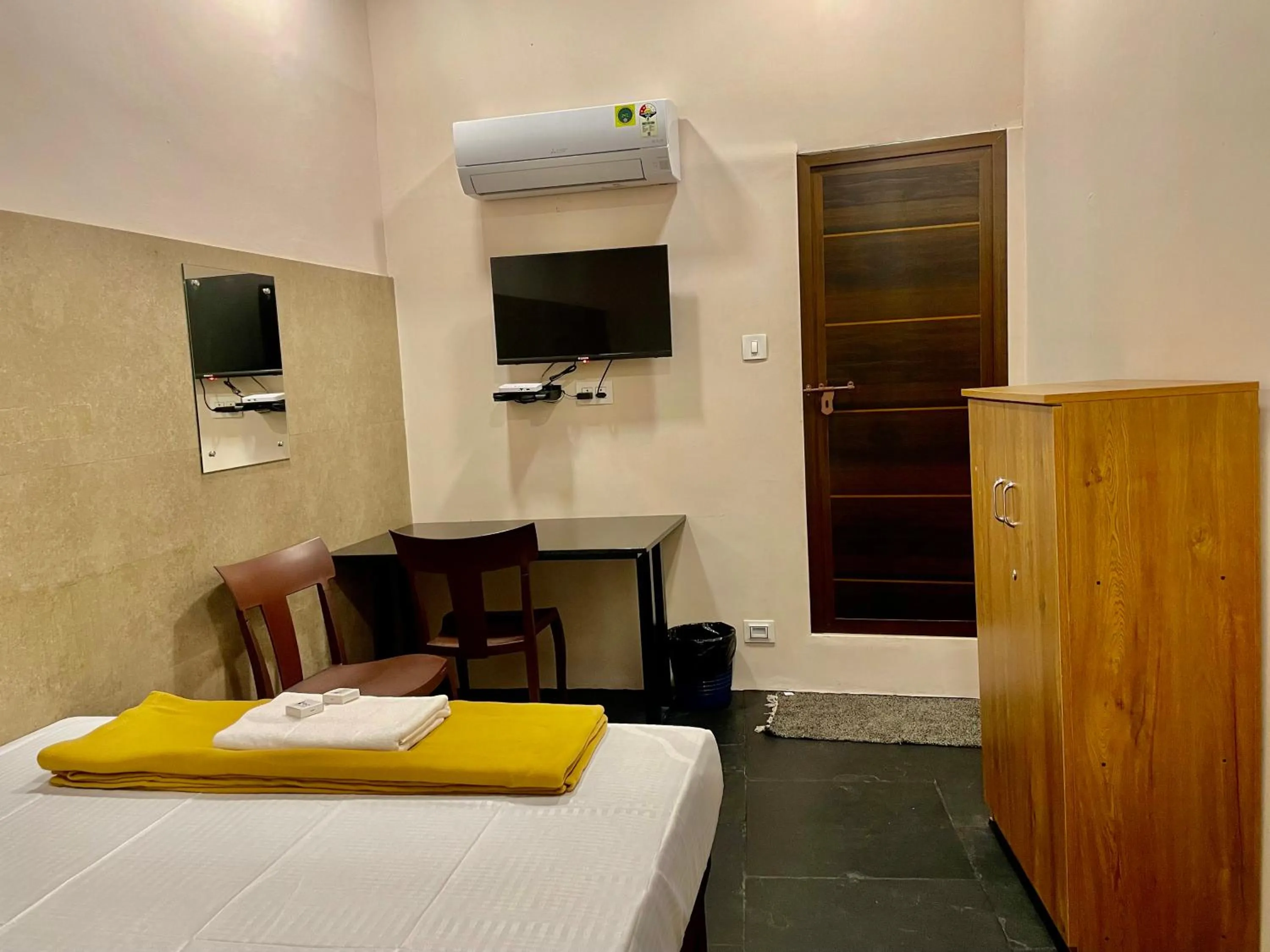 Bed in Reach Residency