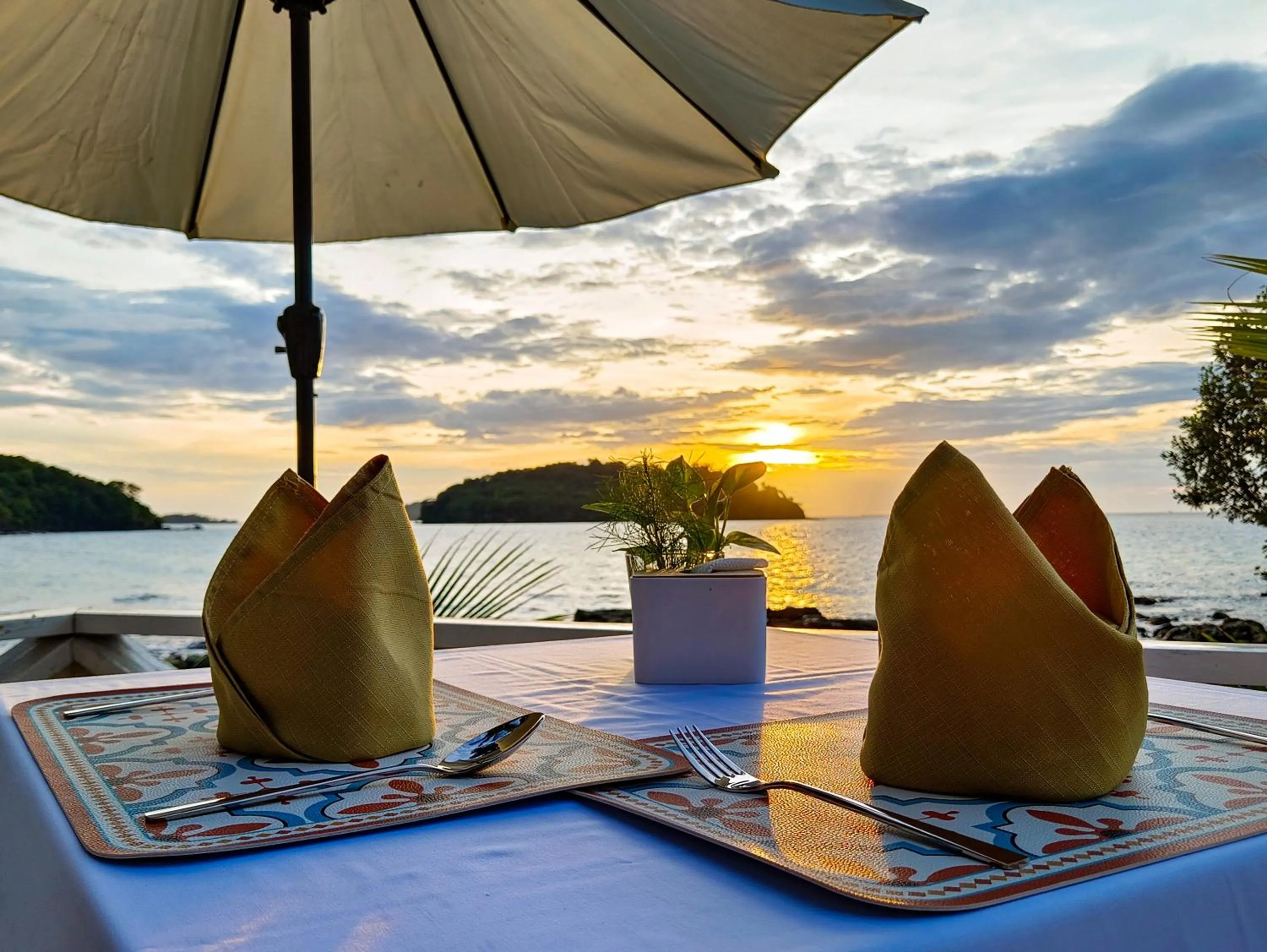 Restaurant/places to eat in Koh Sdach Resort by EHM