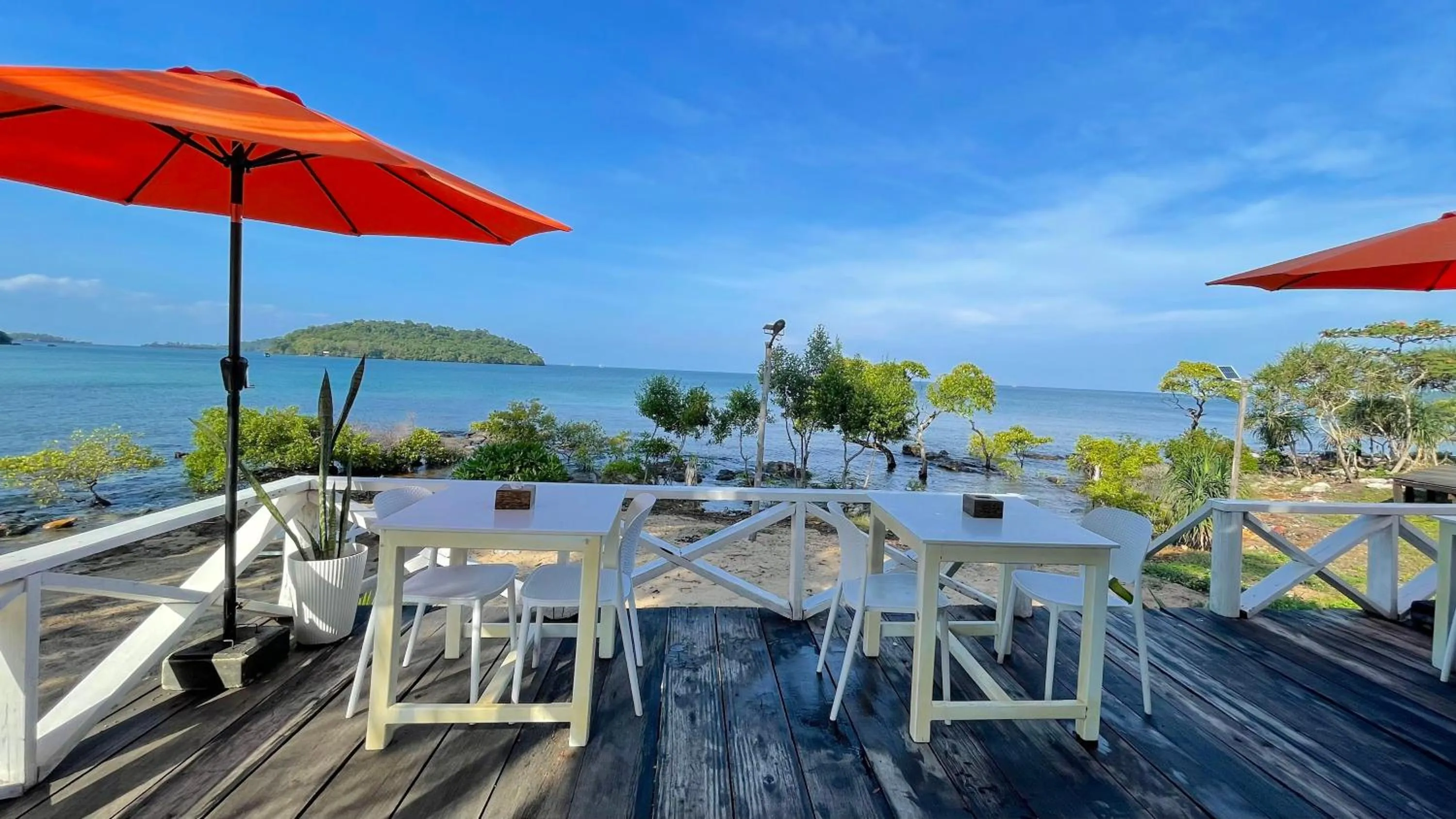 Restaurant/places to eat in Koh Sdach Resort by EHM