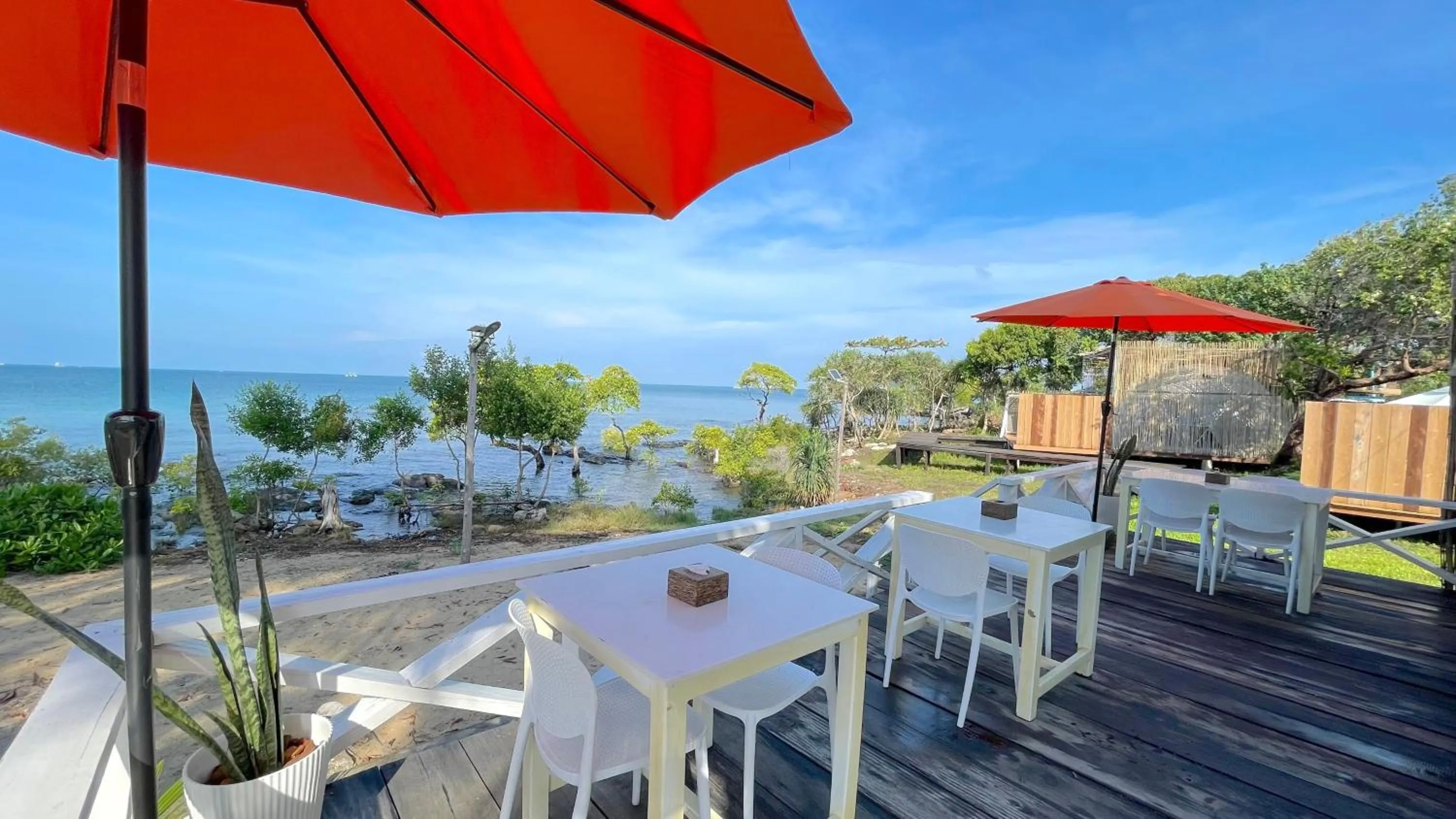 Restaurant/places to eat in Koh Sdach Resort by EHM