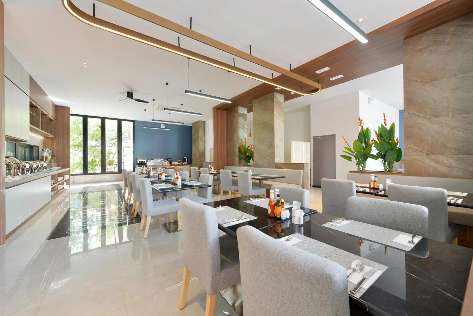 Restaurant/places to eat in Grace Patong Hotel