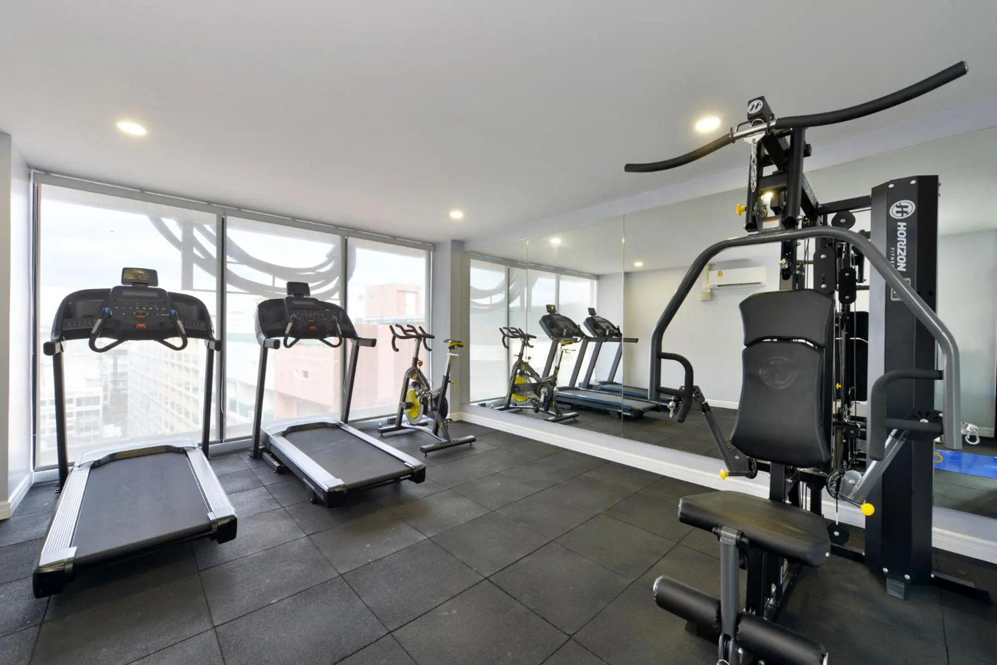 Fitness centre/facilities in Grace Patong Hotel
