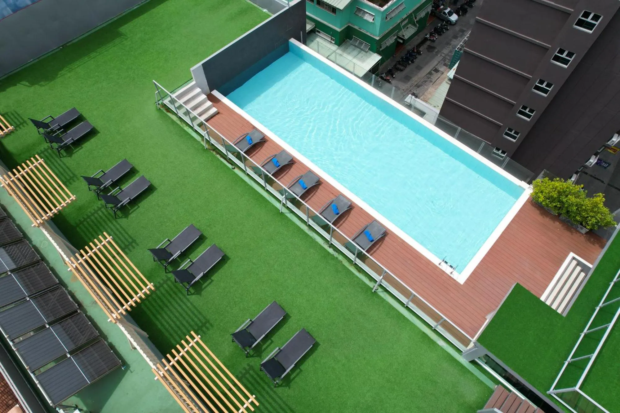 Swimming pool in Grace Patong Hotel