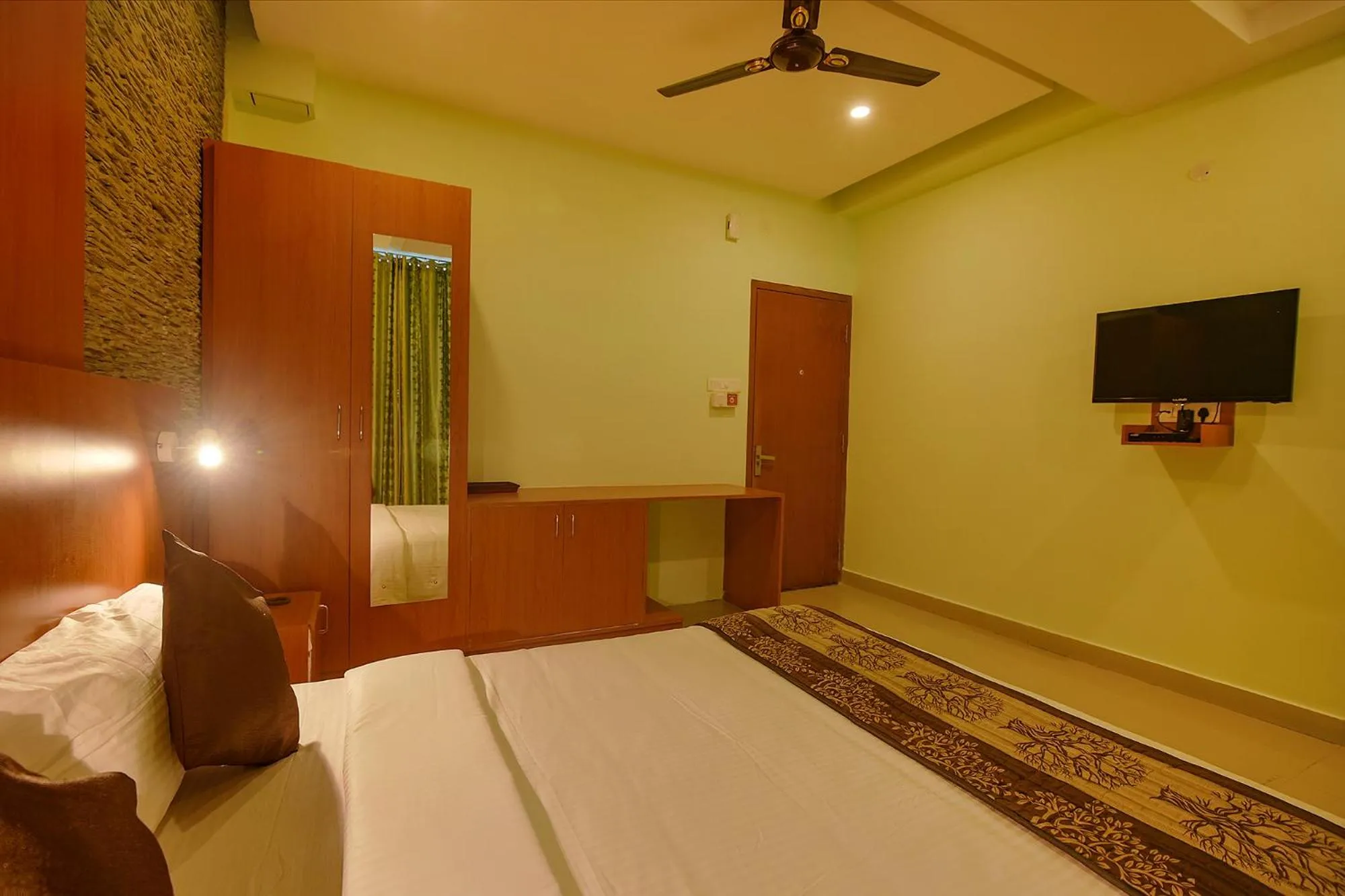 Bed in FabHotel The BTM Palace - BTM Layout