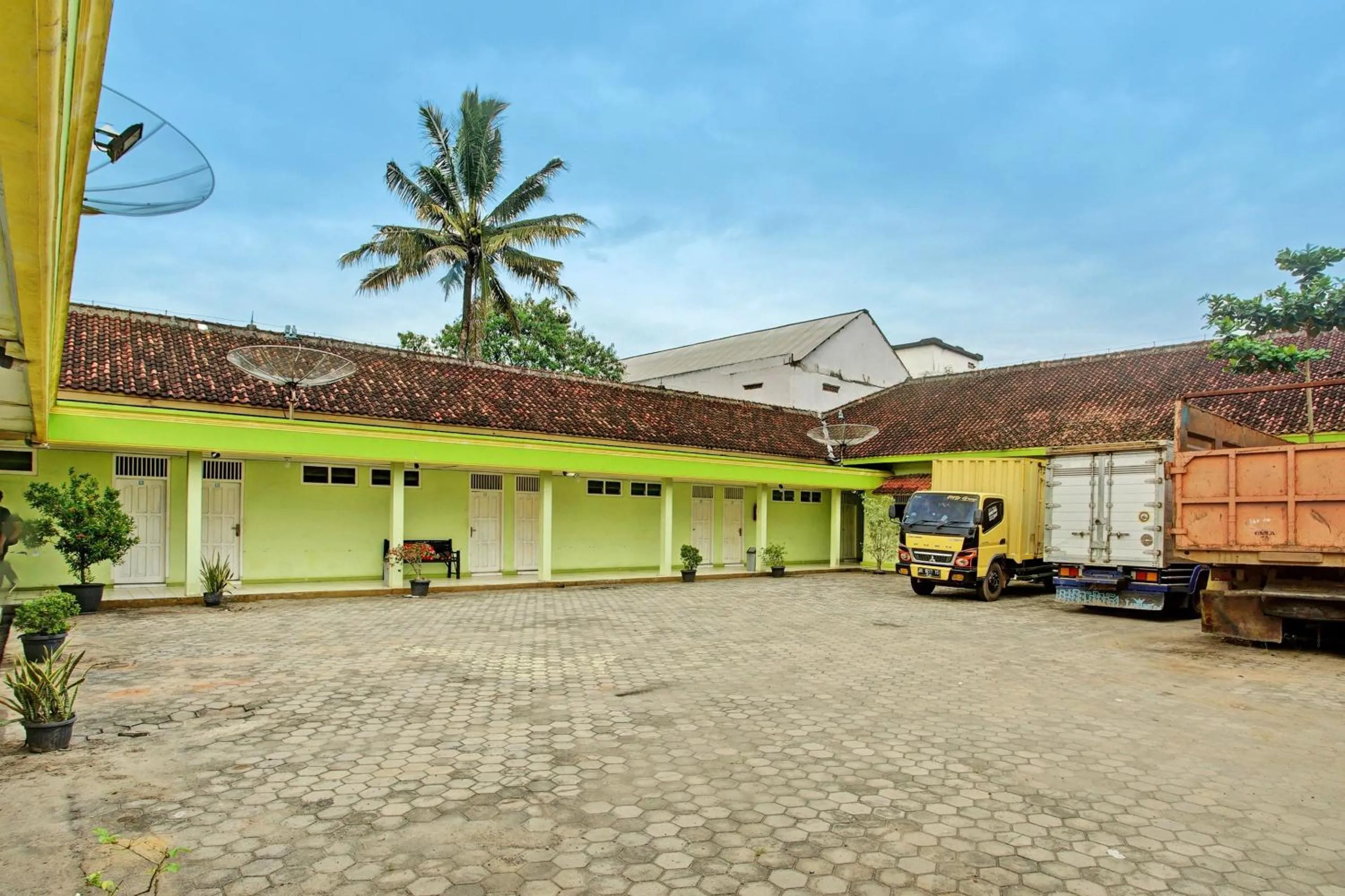 Lobby or reception in Hotel O Sejahtera Syariah
