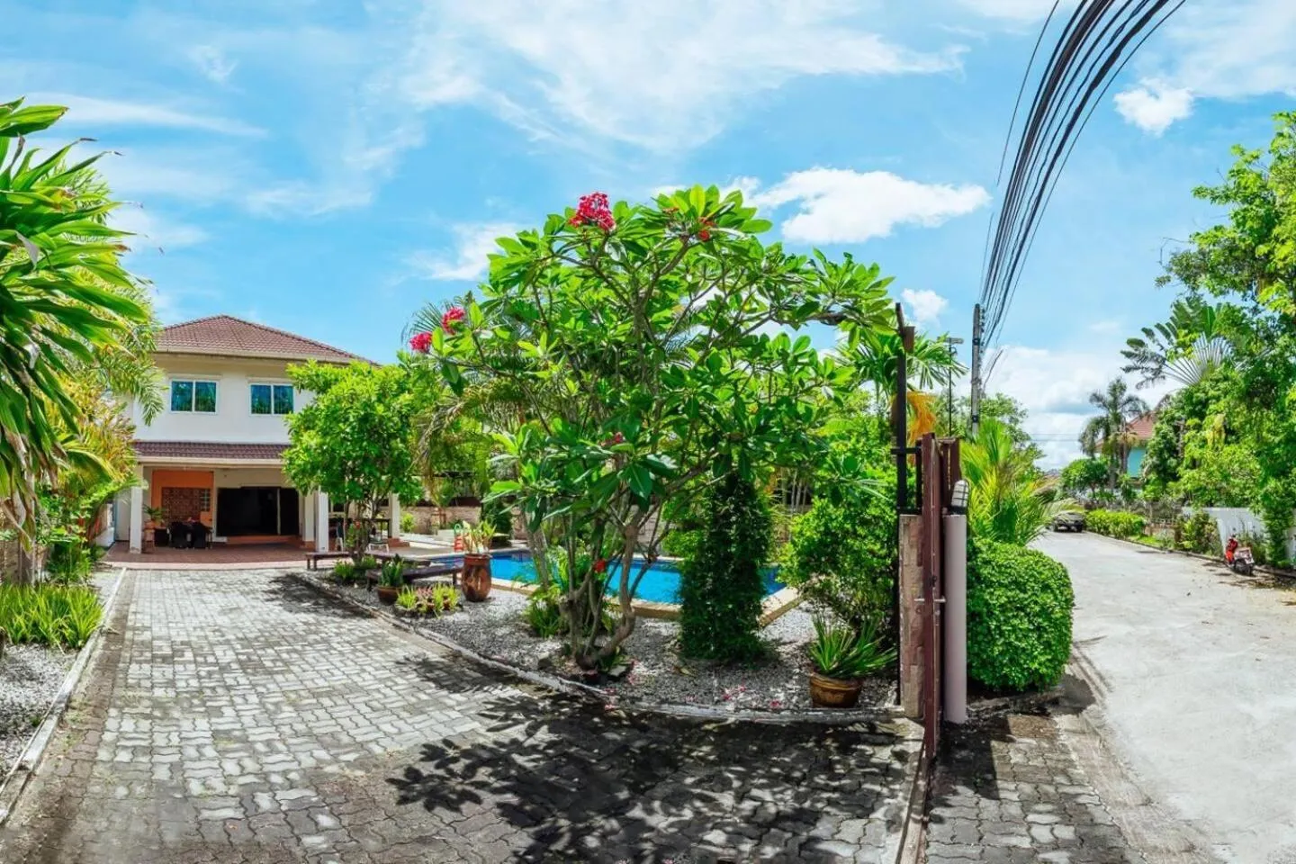 Captivating 3-Bed Villa in Muang Pattaya