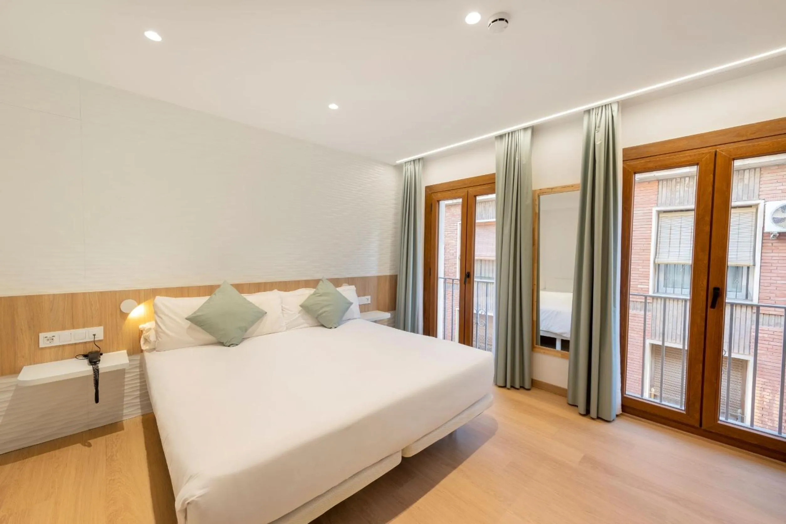 Bedroom, Bed in Odyssey Rooms Alicante